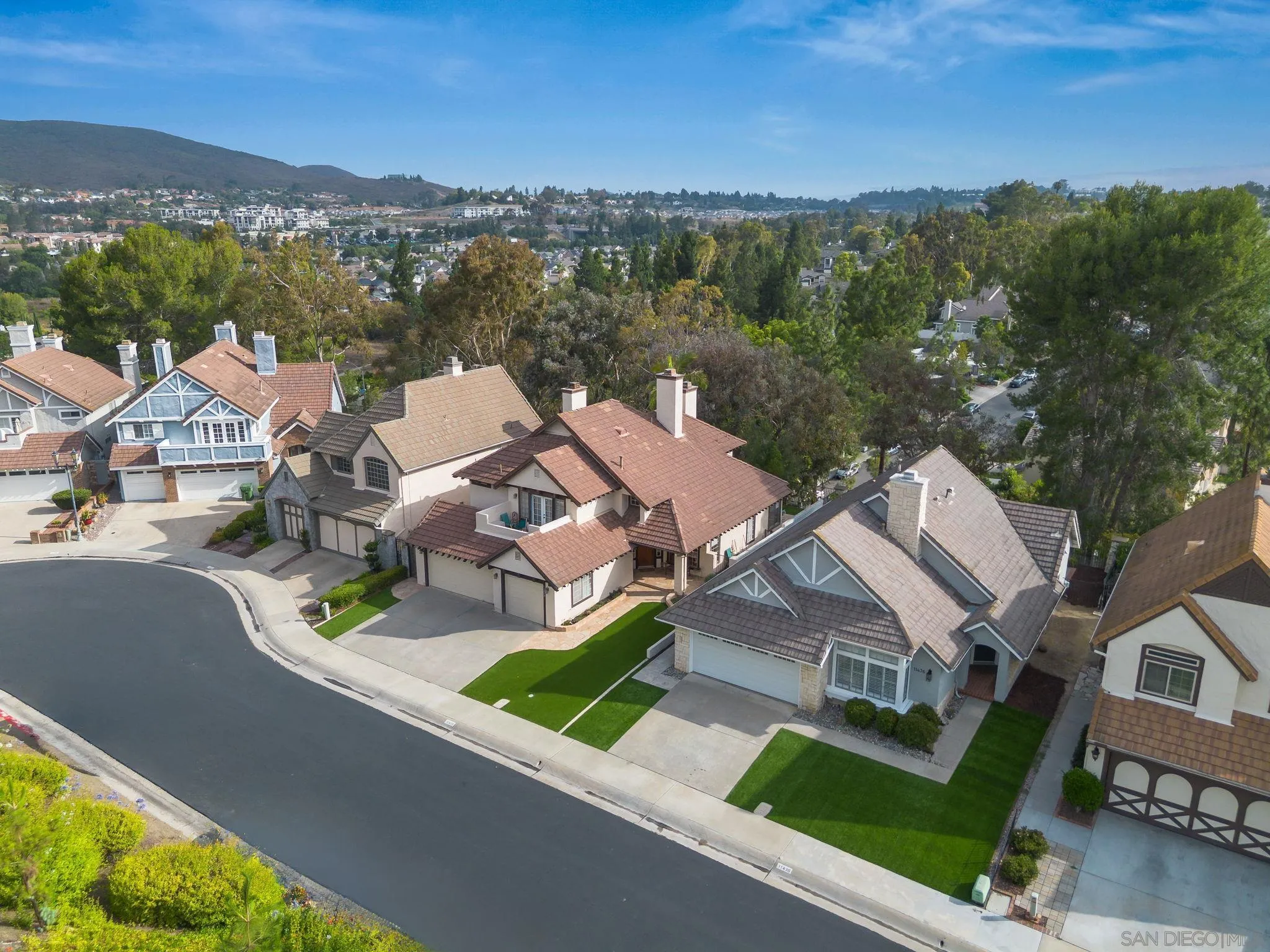 https://cdn.realtyfeed.com/cdn/127/260015357/abfb8c705705da1b2581b8c62c574563.webp