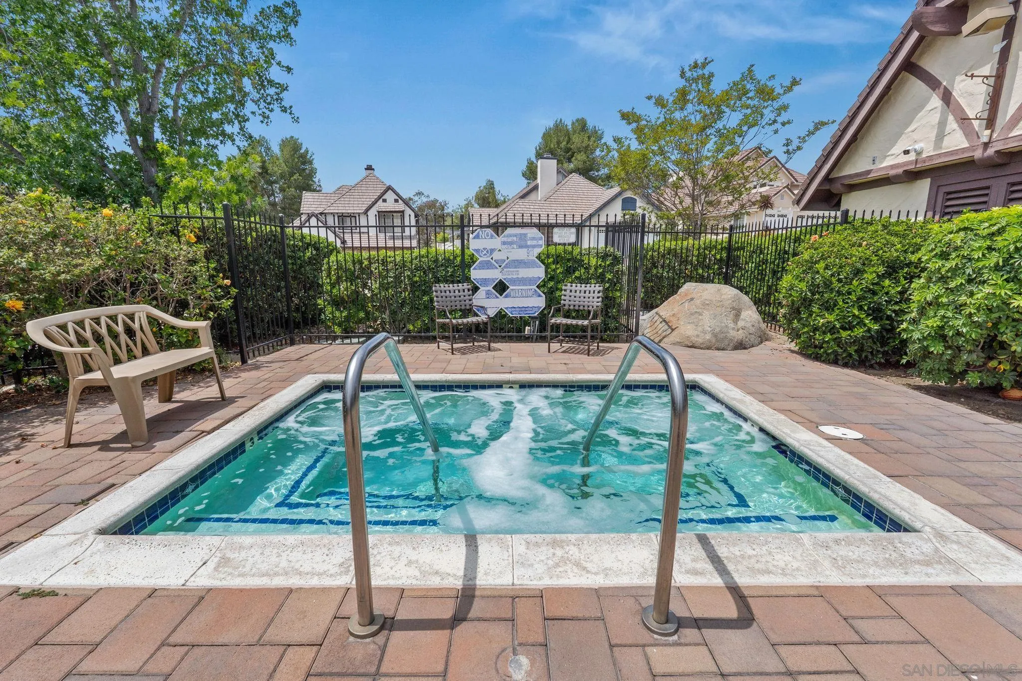 https://cdn.realtyfeed.com/cdn/127/260015357/ae3039eb4fbe0c7bf7129007900412fd.webp