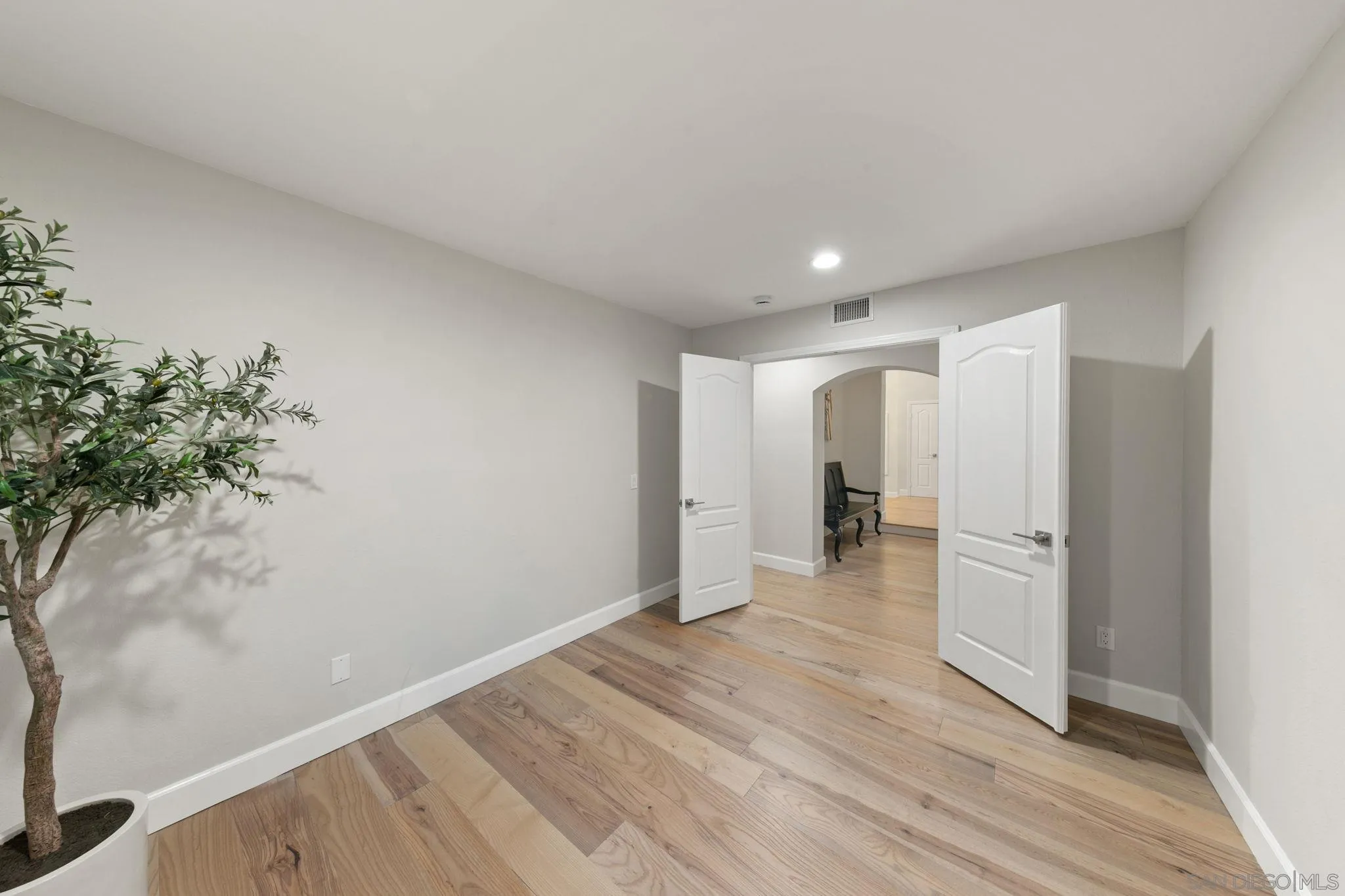 https://cdn.realtyfeed.com/cdn/127/260015357/b2a07250c8372711c48c40bfbd94c5e4.webp