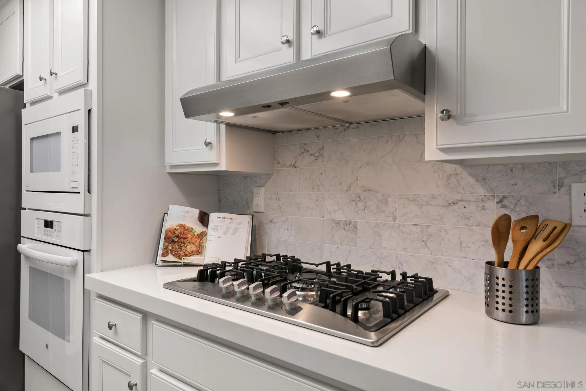 https://cdn.realtyfeed.com/cdn/127/260015357/cbfe52e60c7865e3322dbe307e73ad89.webp