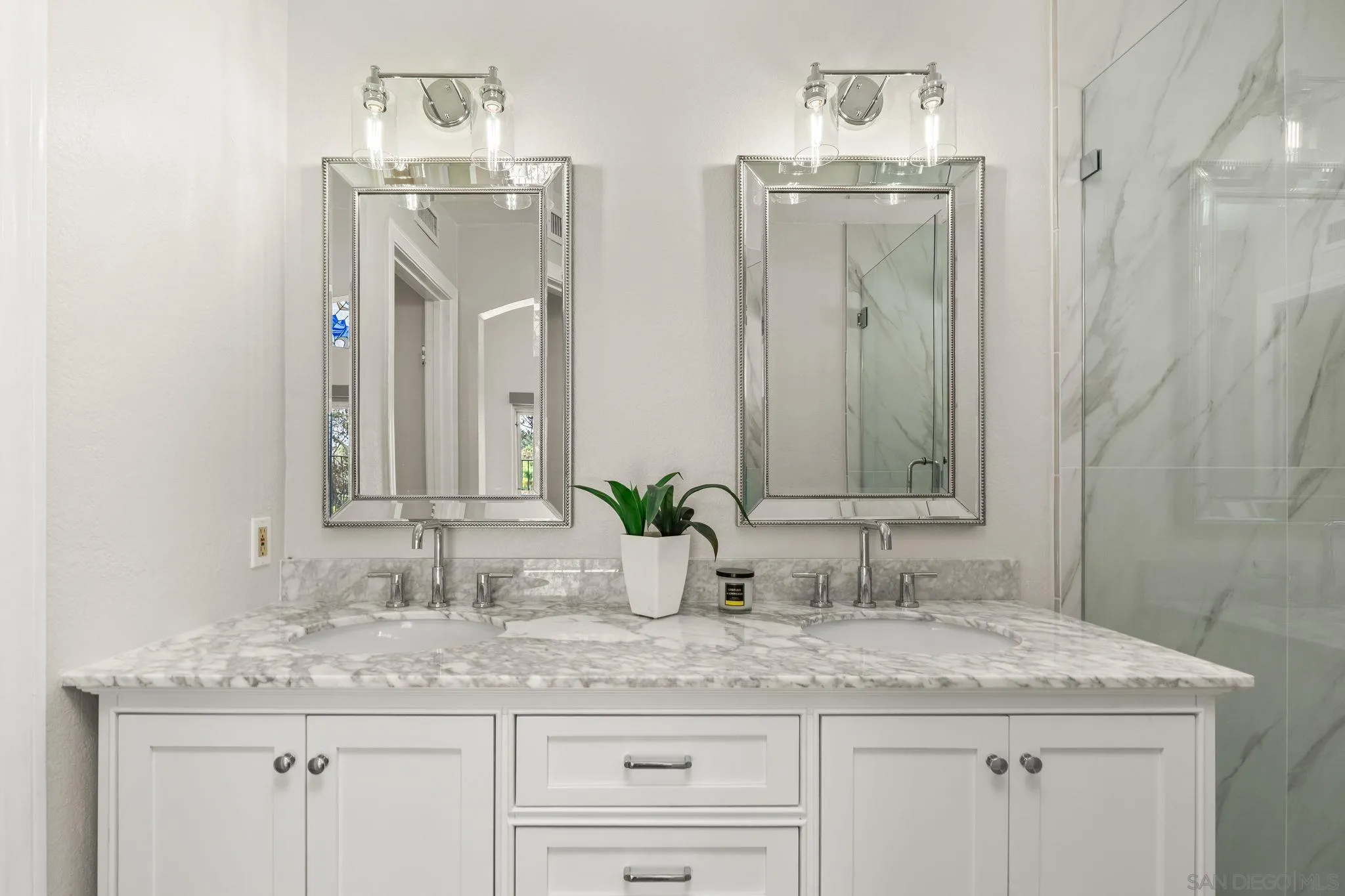 https://cdn.realtyfeed.com/cdn/127/260015357/da17f11fb854e351d4bbf66261923aaf.webp