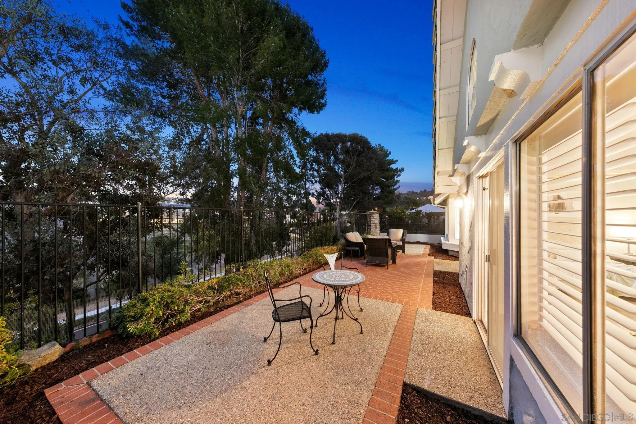 https://cdn.realtyfeed.com/cdn/127/260015357/e99306f67593af4695fa3953f186d31e.webp