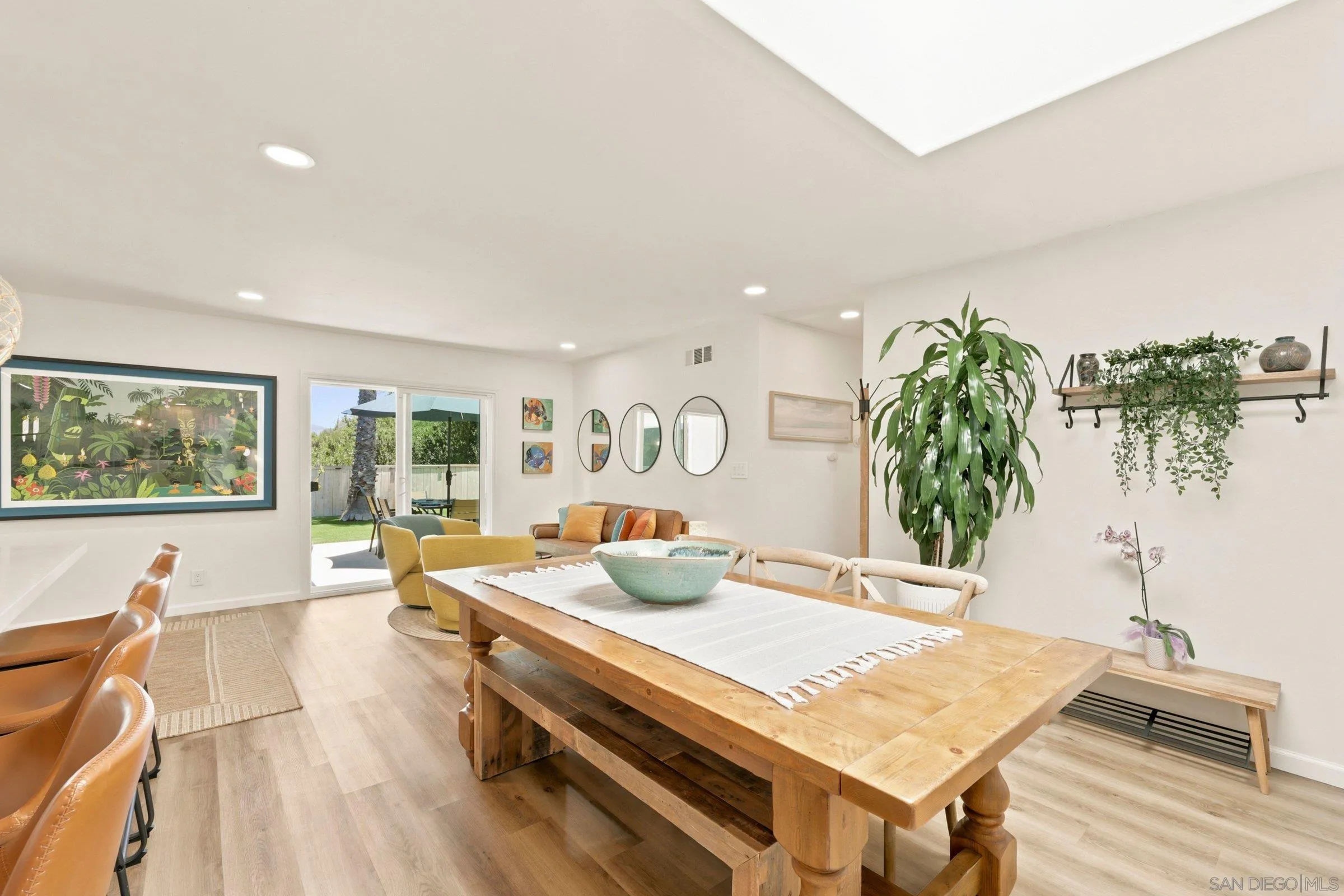https://cdn.realtyfeed.com/cdn/127/260015359/227838671e694511e76e57674f33389d.webp