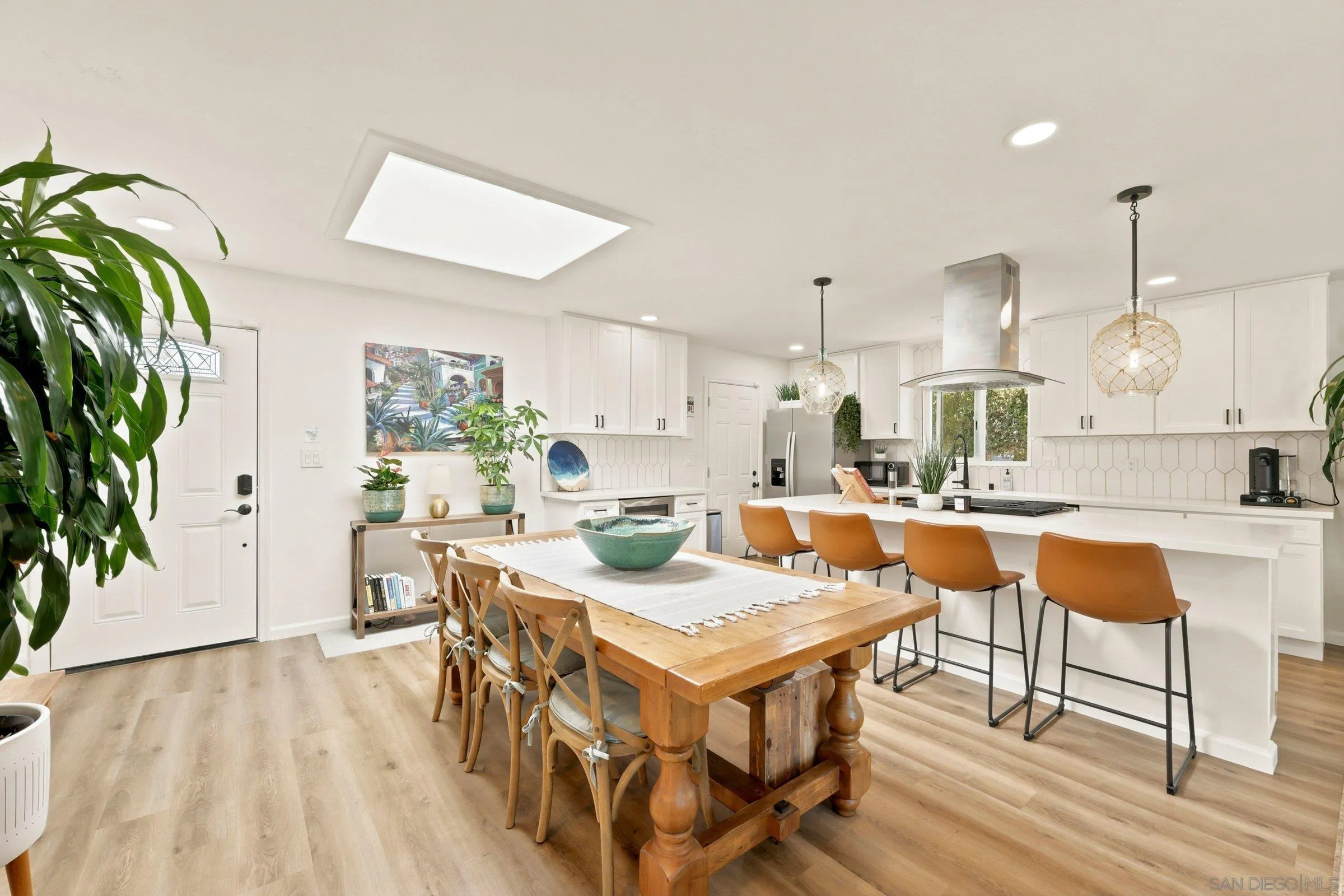 https://cdn.realtyfeed.com/cdn/127/260015359/266b27dc2efc5dcb1598ca35192b6699.webp