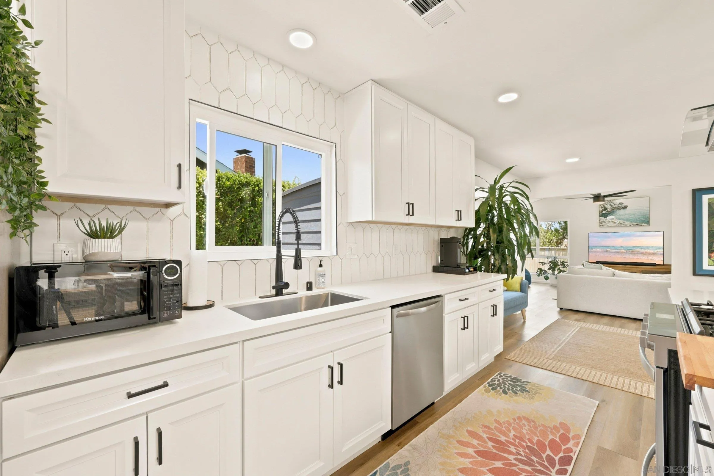 https://cdn.realtyfeed.com/cdn/127/260015359/2cf28d594c9433a3cadea587b65f6208.webp