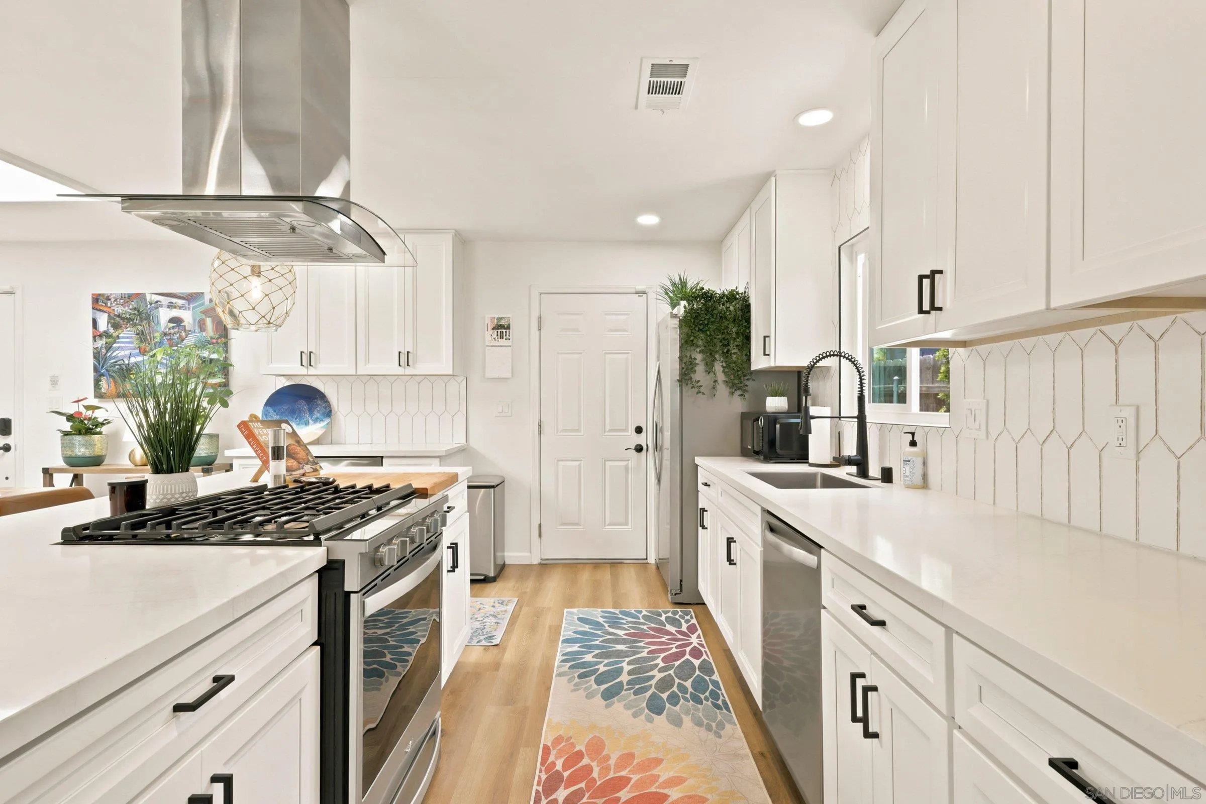 https://cdn.realtyfeed.com/cdn/127/260015359/4b1e931978f8b0f0eaf4a845f30cd651.webp