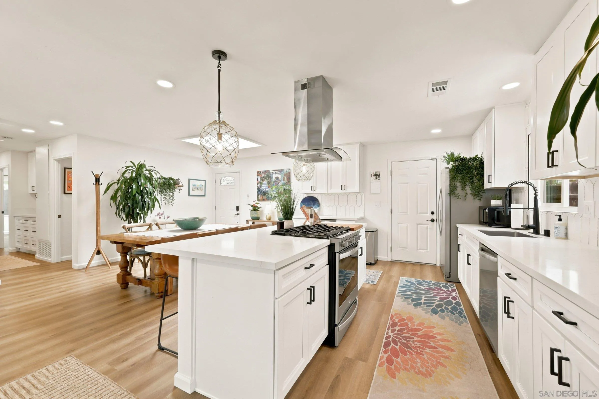 https://cdn.realtyfeed.com/cdn/127/260015359/622fe9bcf3c5c523febf6401f022da13.webp