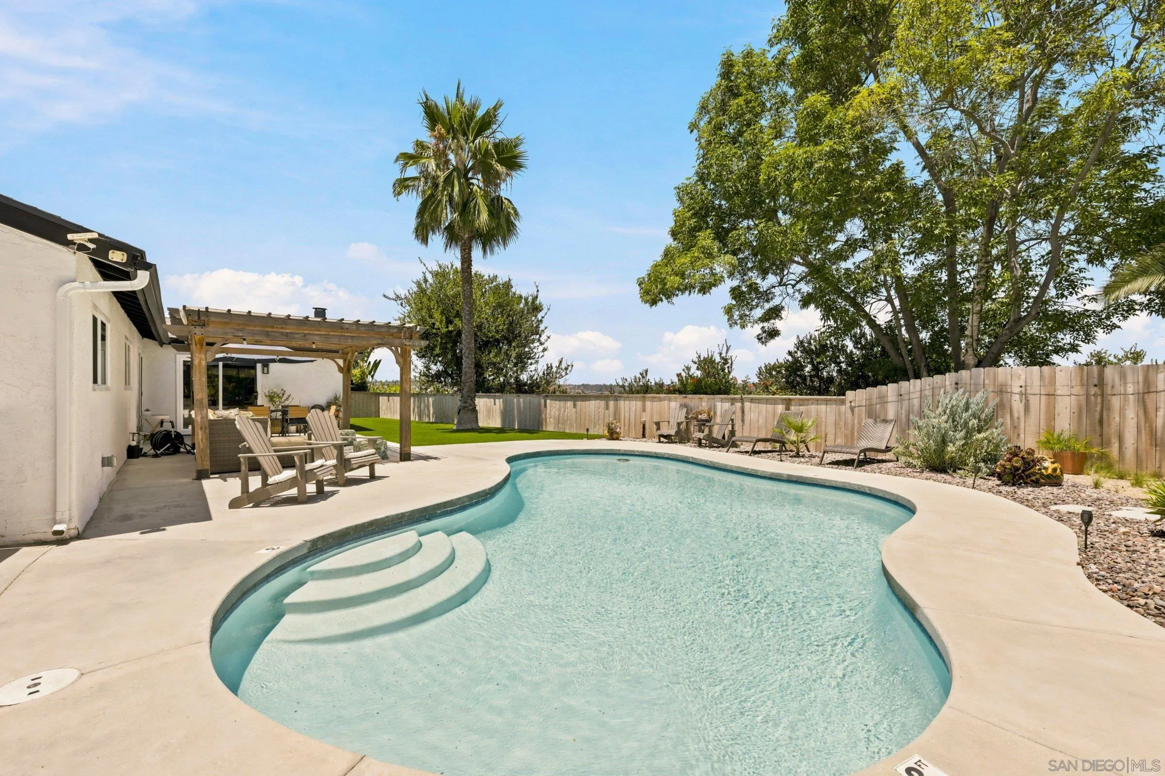 https://cdn.realtyfeed.com/cdn/127/260015359/7d899b0fd3250dbe95ca9d4c035ebd05.webp
