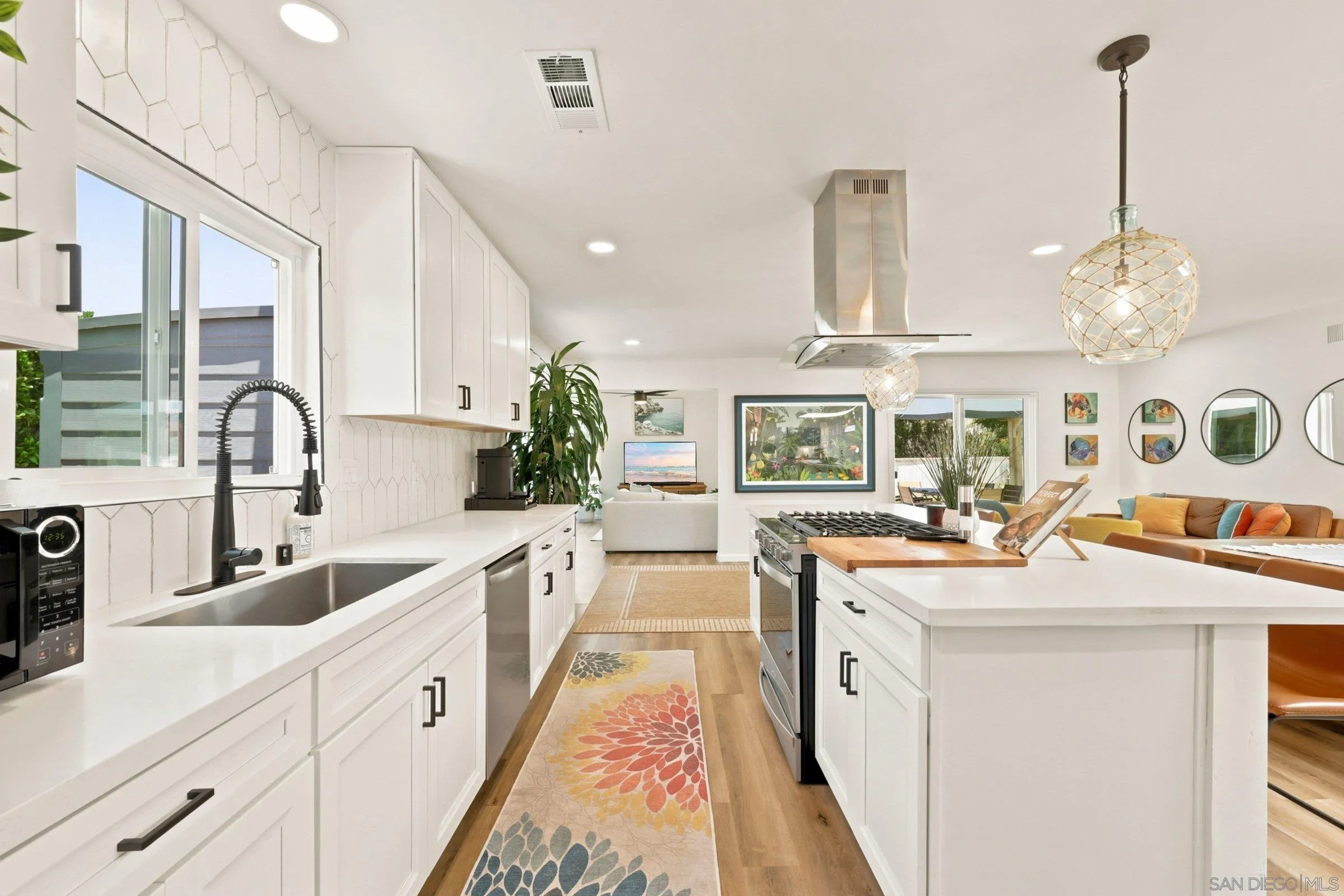 https://cdn.realtyfeed.com/cdn/127/260015359/c851a2bc71ac0e2a8977ba46313cd3f1.webp