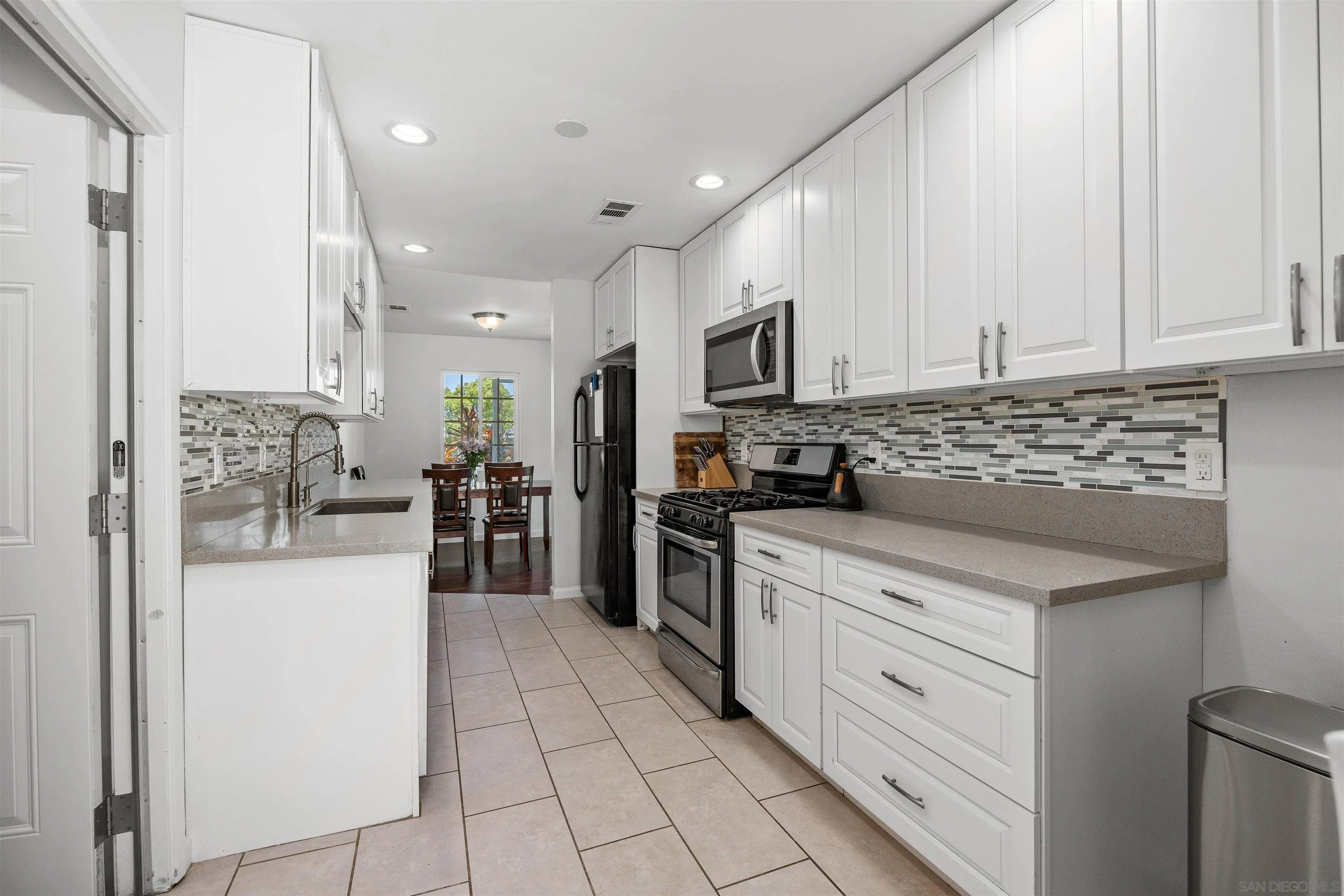 https://cdn.realtyfeed.com/cdn/127/260015366/8d614704ff0f260ccafddea2b000e4cf.webp