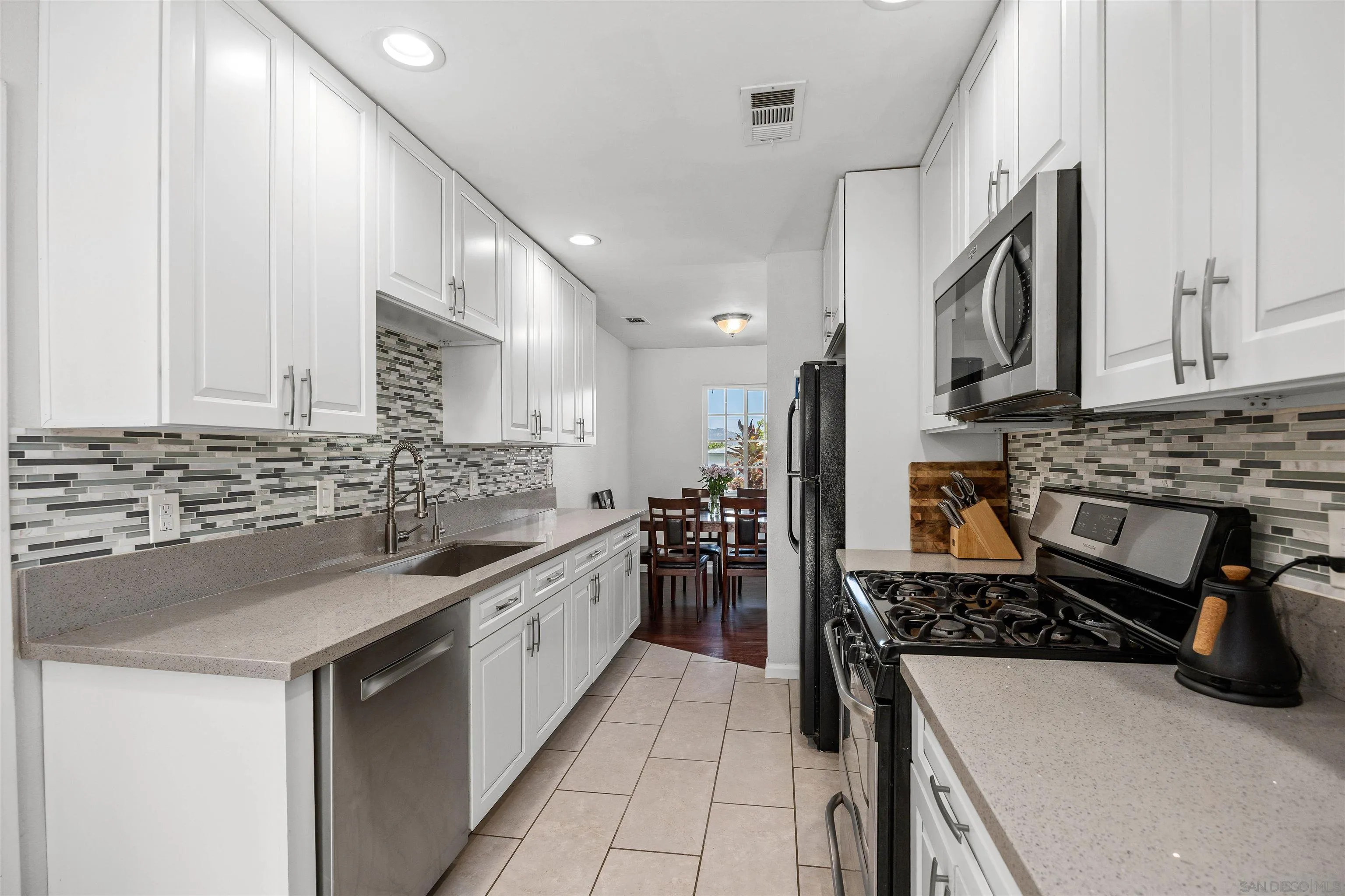 https://cdn.realtyfeed.com/cdn/127/260015366/9765ad0d6f359433c93fc64837168ee6.webp