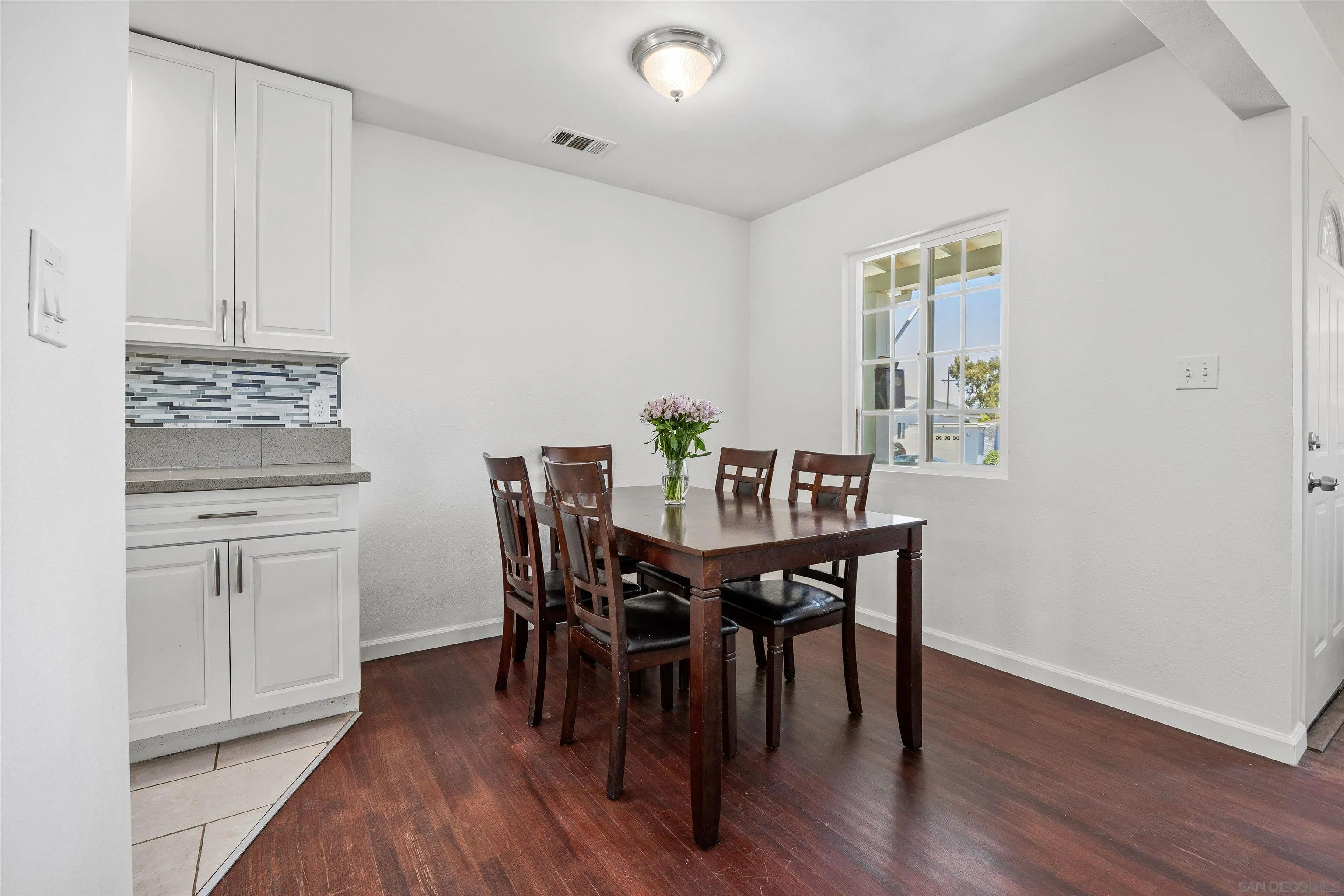 https://cdn.realtyfeed.com/cdn/127/260015366/b5386c425b2653bdf68a194bbb86f718.webp