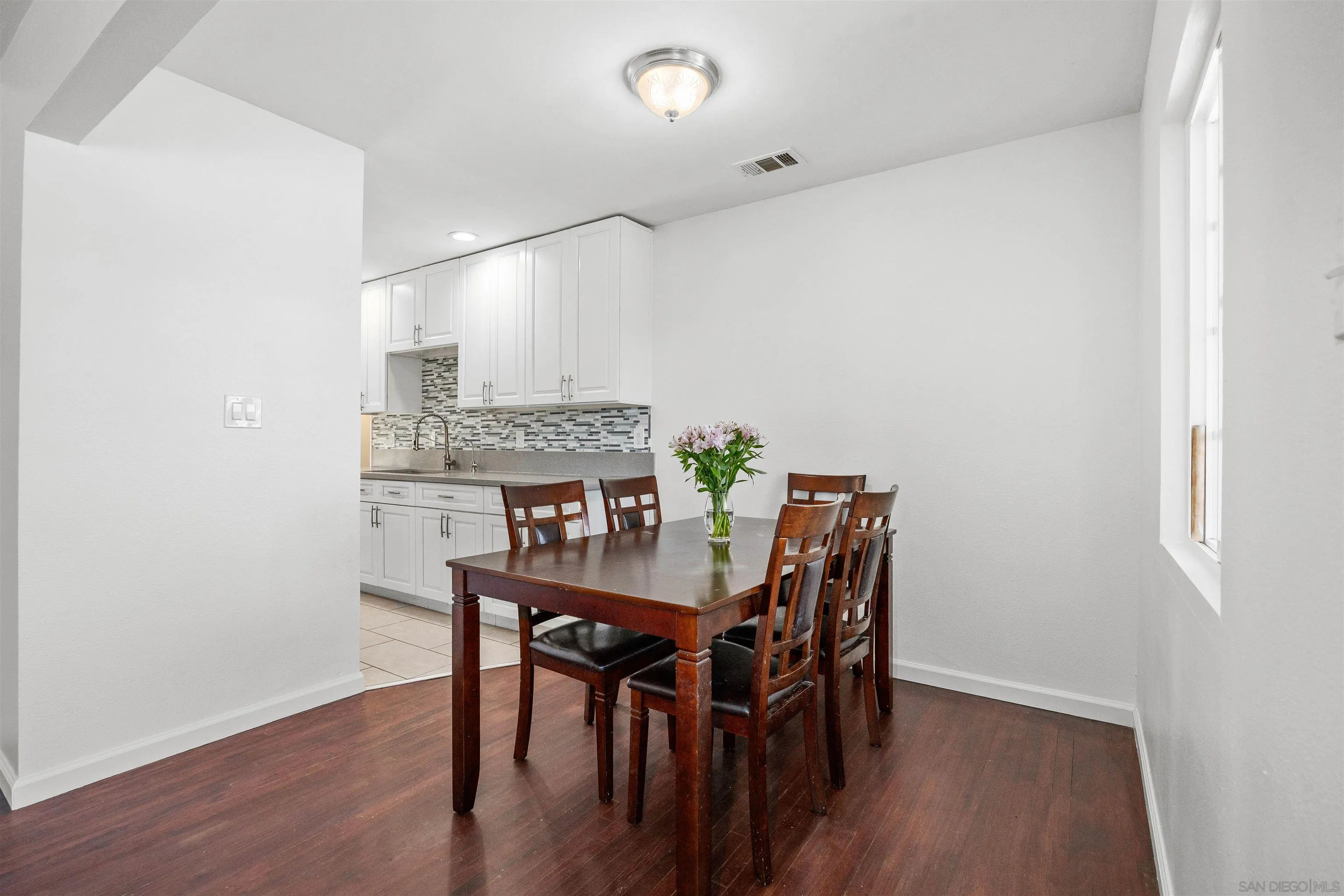 https://cdn.realtyfeed.com/cdn/127/260015366/e6a74b0b3816246b97e9aa62009e6347.webp