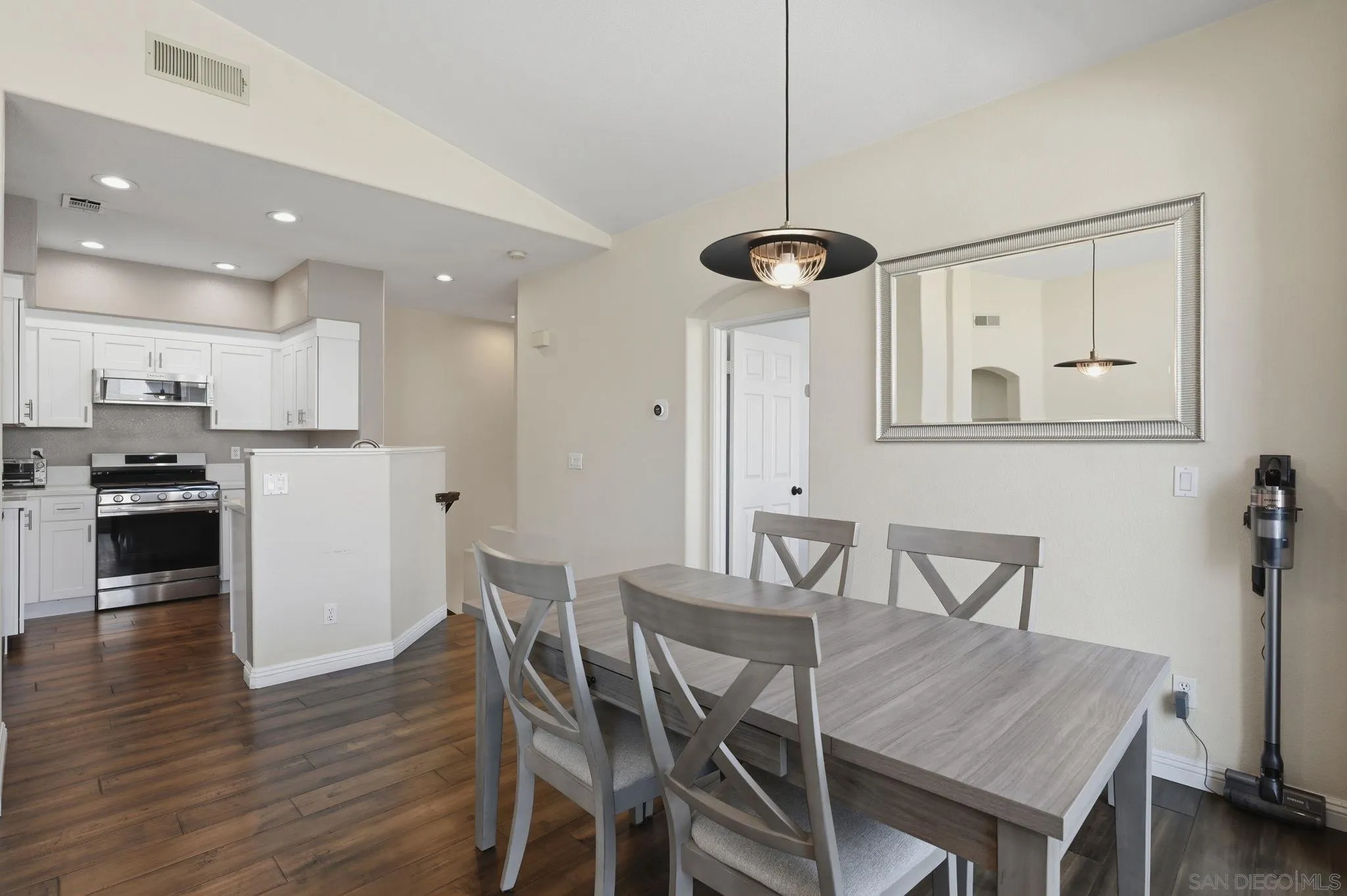 Photo #13: 260015367 Listing: Photo #13