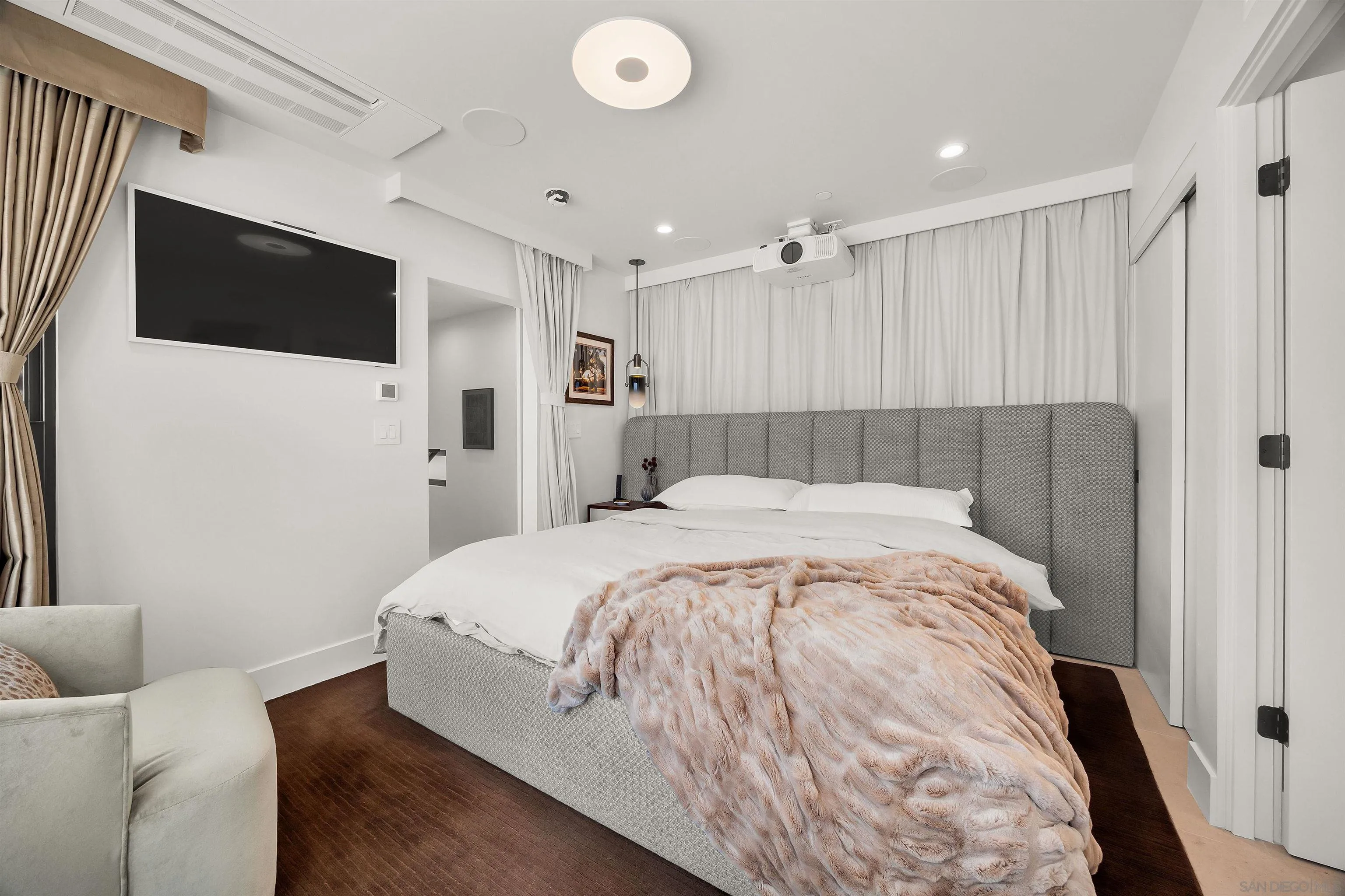 https://cdn.realtyfeed.com/cdn/127/260015368/2d65c5c88e45bdc81b4fd90cfdbd6c1f.webp