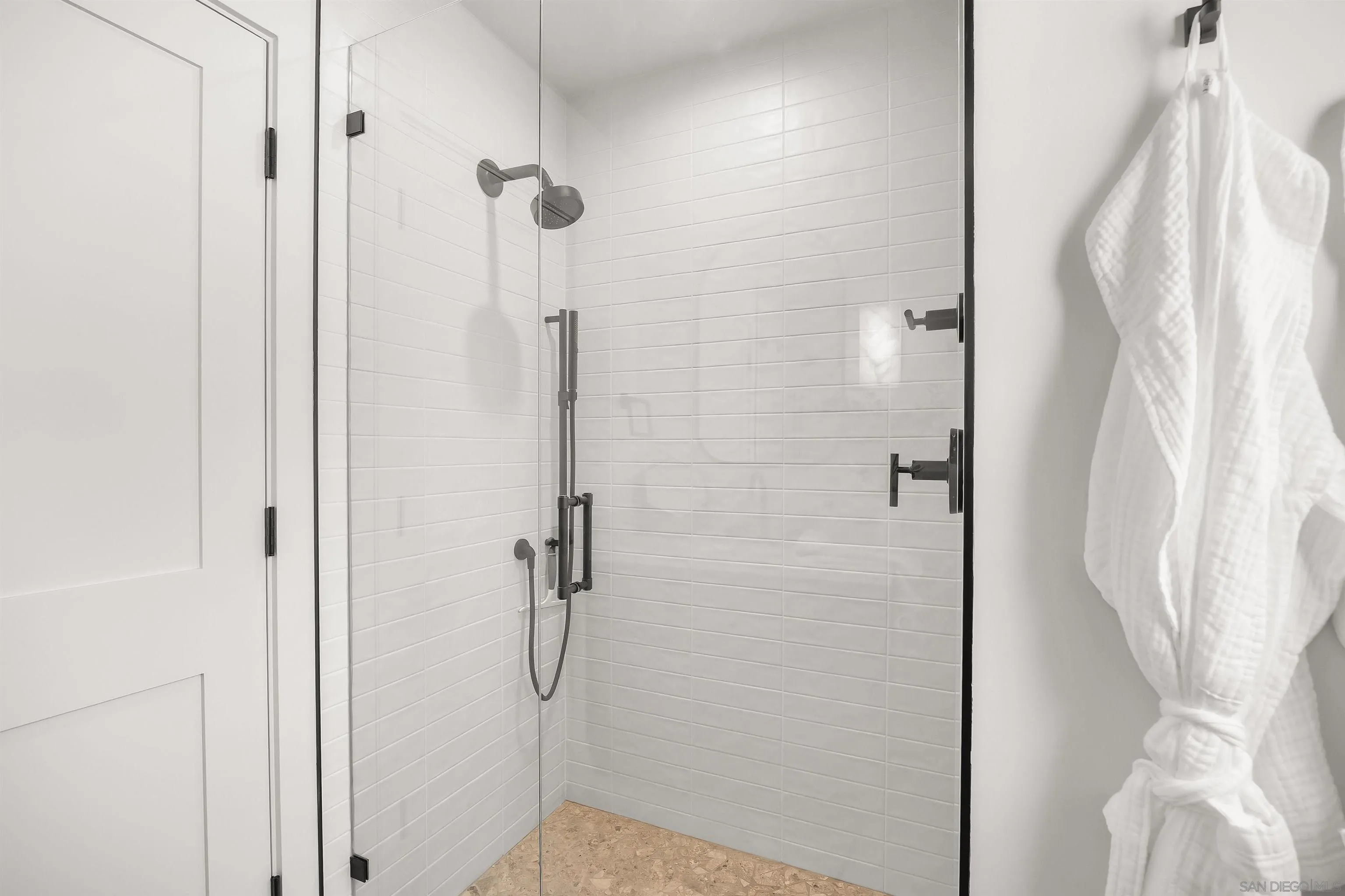 https://cdn.realtyfeed.com/cdn/127/260015368/60a2e8357d5fdeef5ed0abcda81eb1b2.webp