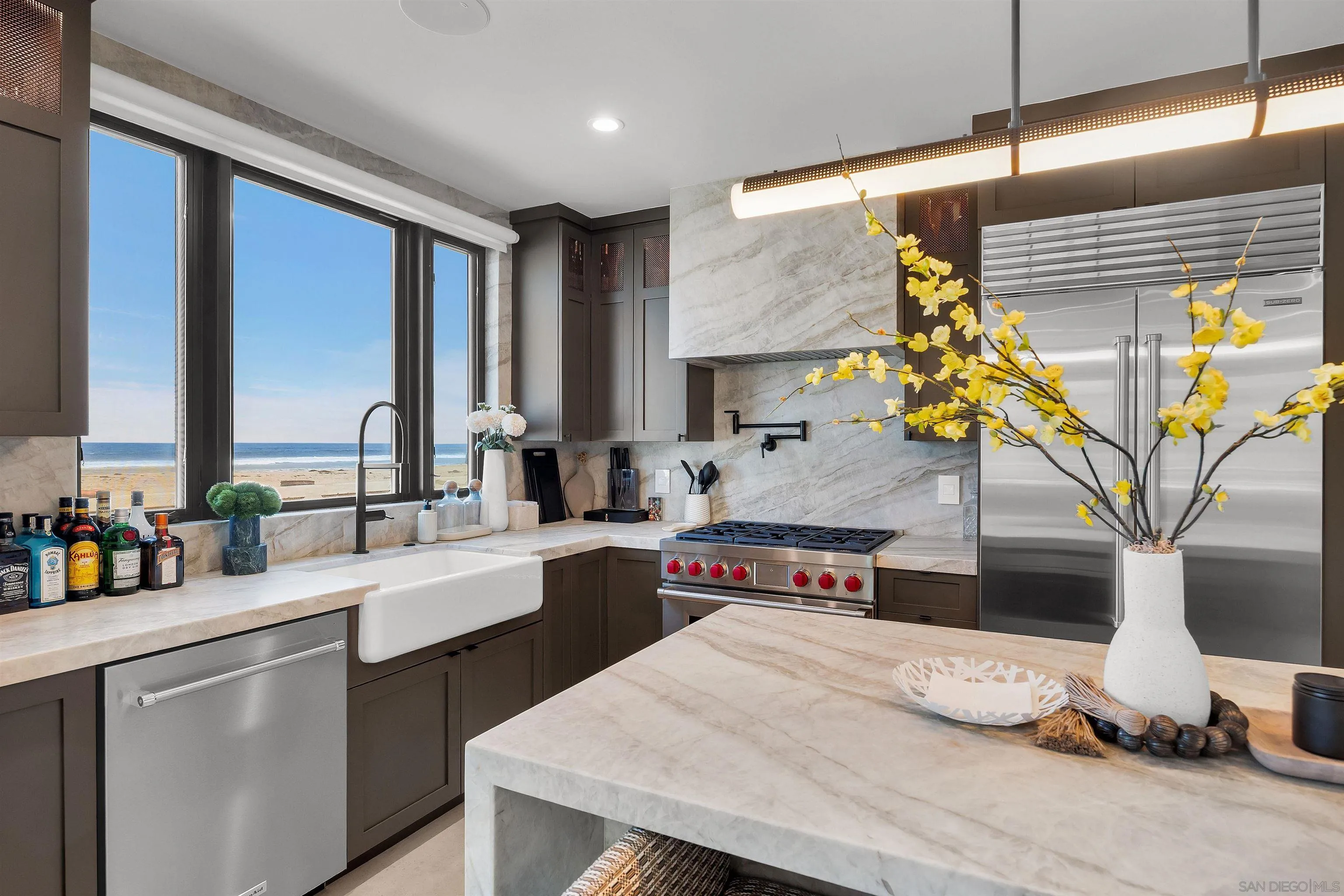 https://cdn.realtyfeed.com/cdn/127/260015368/72ed4c72dfcebfa7ec0eb42c53b99970.webp