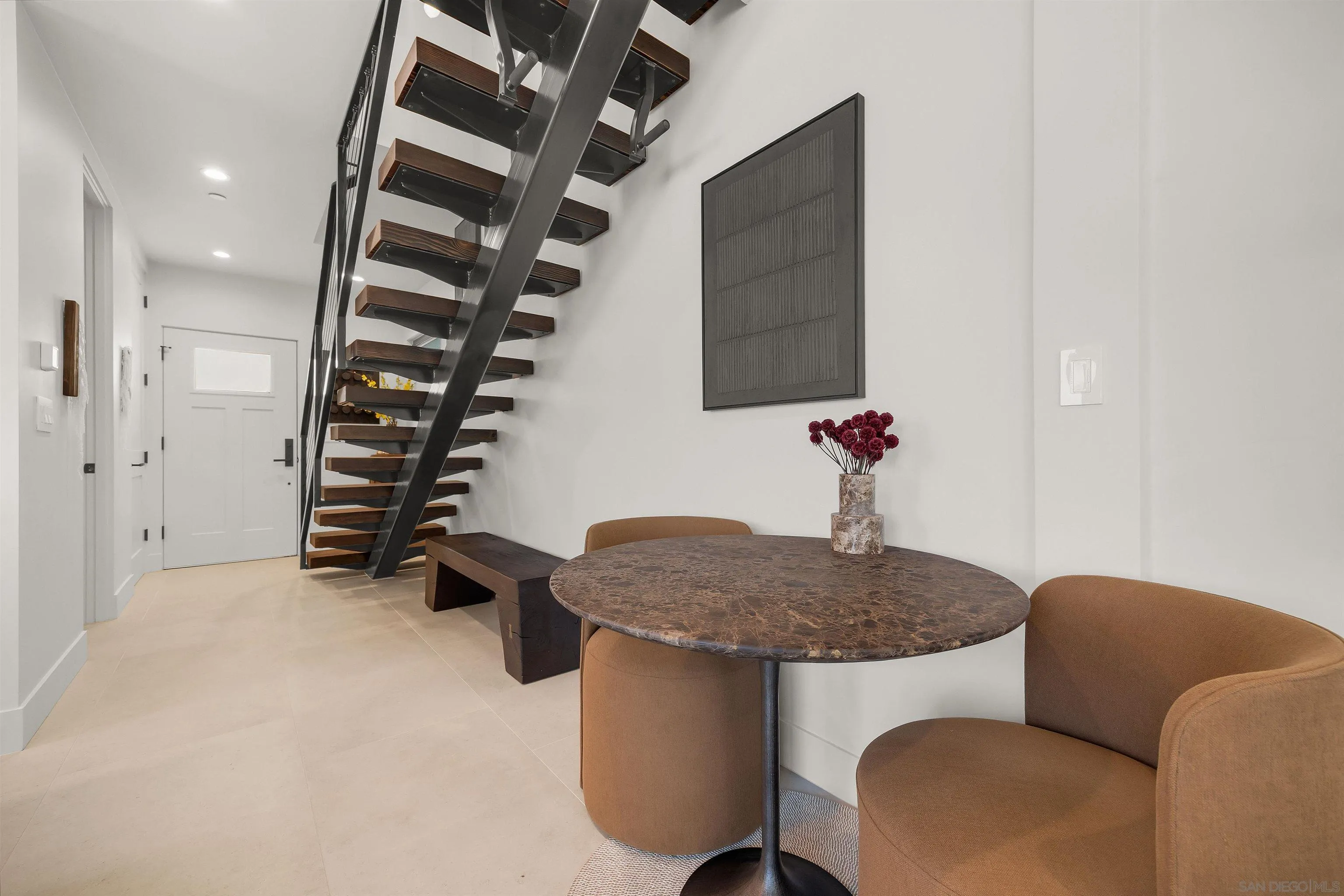 https://cdn.realtyfeed.com/cdn/127/260015368/7d8f1633bc0df424bc60fac9dee3a831.webp