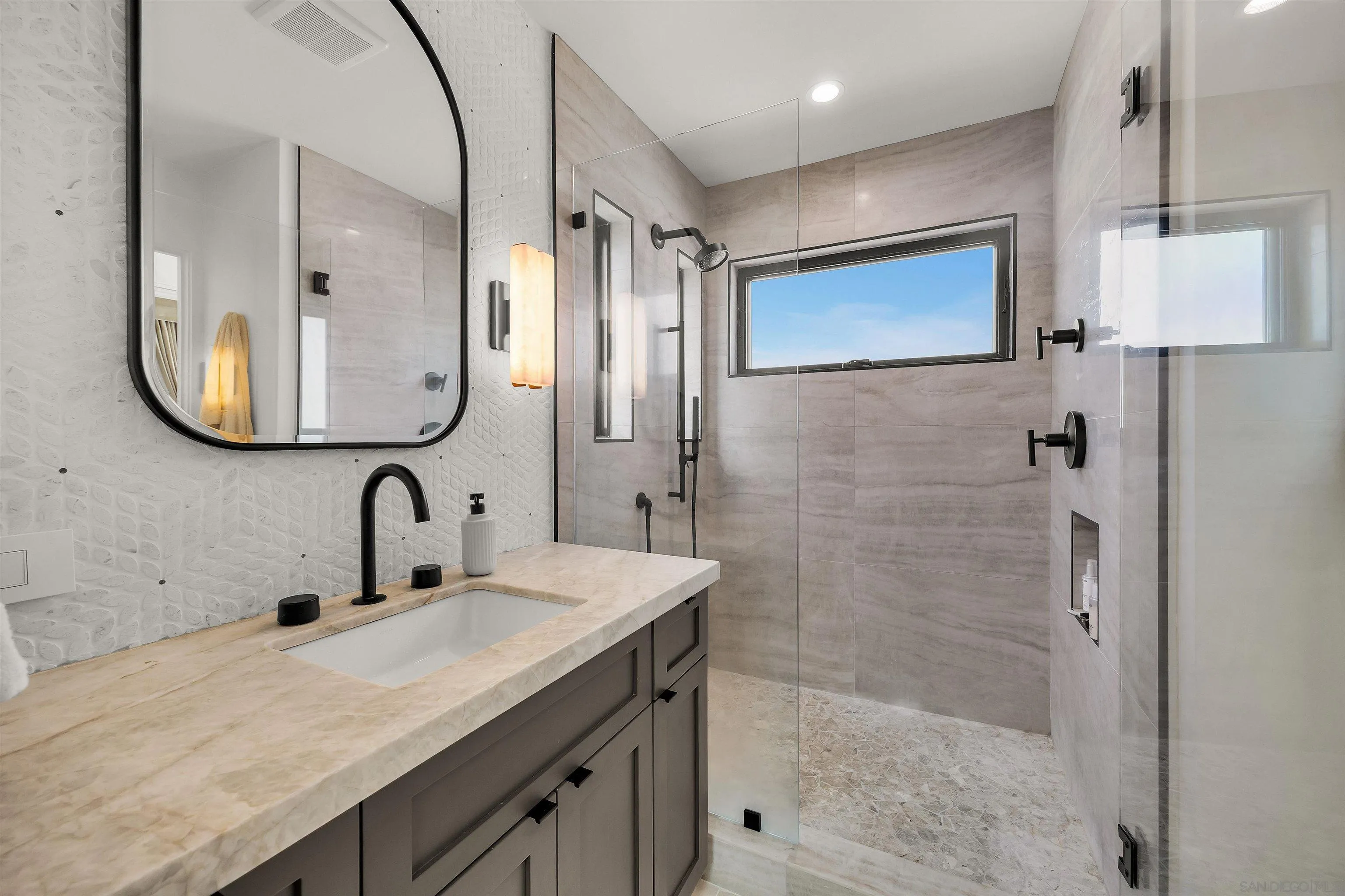 https://cdn.realtyfeed.com/cdn/127/260015368/8254ed28472b92211657fc07ec23c57c.webp