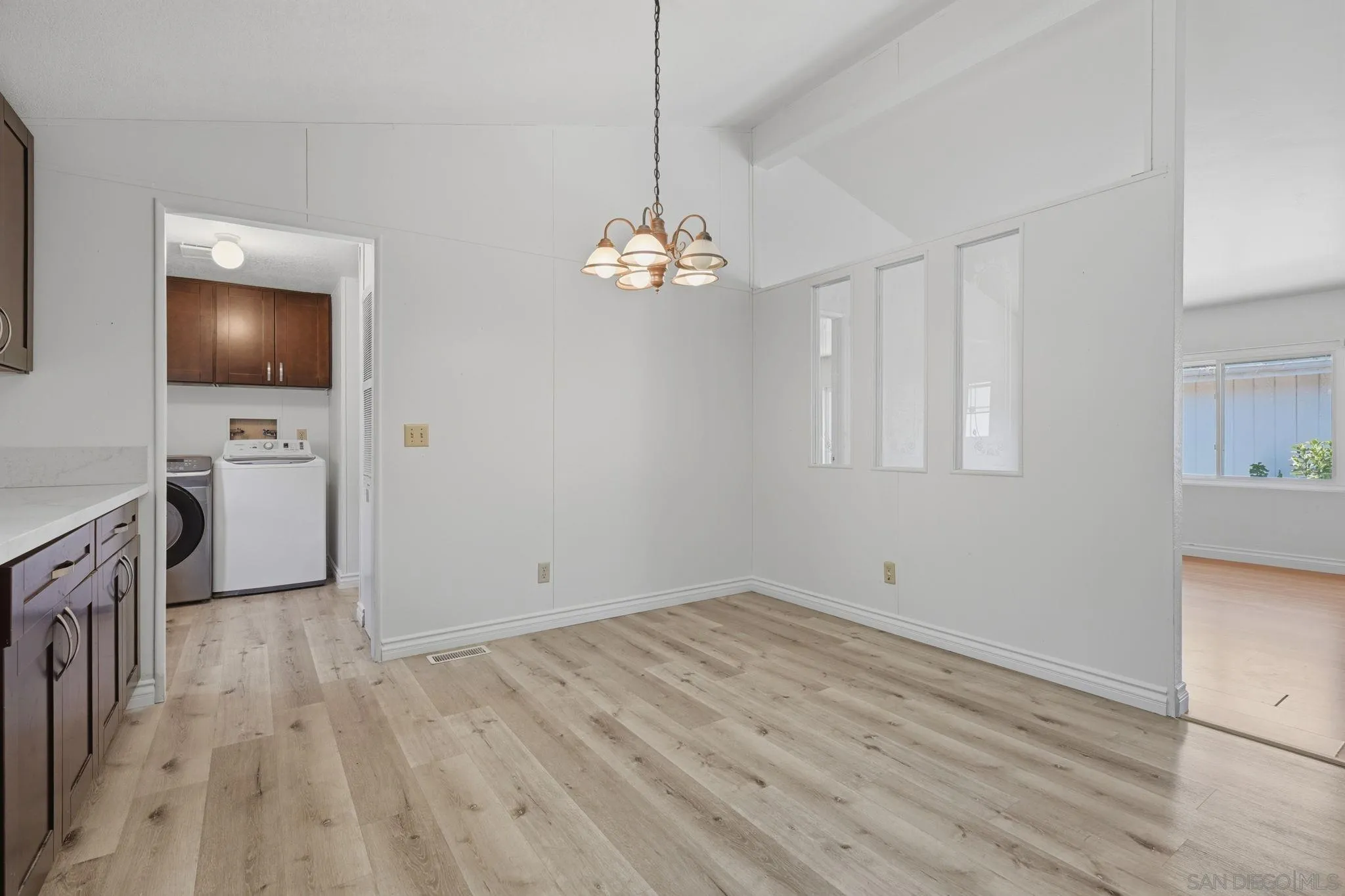 https://cdn.realtyfeed.com/cdn/127/260015372/3d30b015450f814fffb5a66bc25f2345.webp