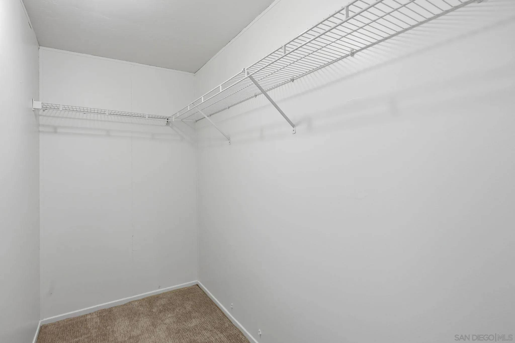 https://cdn.realtyfeed.com/cdn/127/260015372/85645c196324fded05d315026623369d.webp