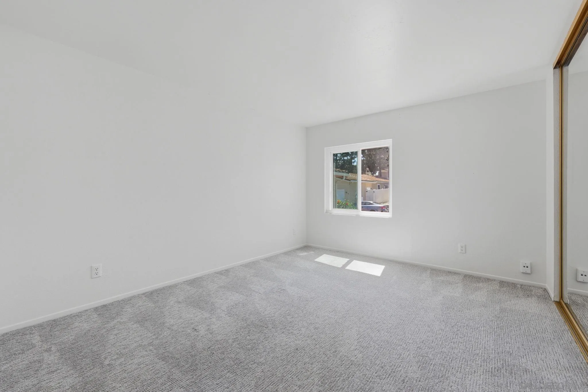 https://cdn.realtyfeed.com/cdn/127/260015372/8c3b35ea0781e5ca9d938740f55d701e.webp