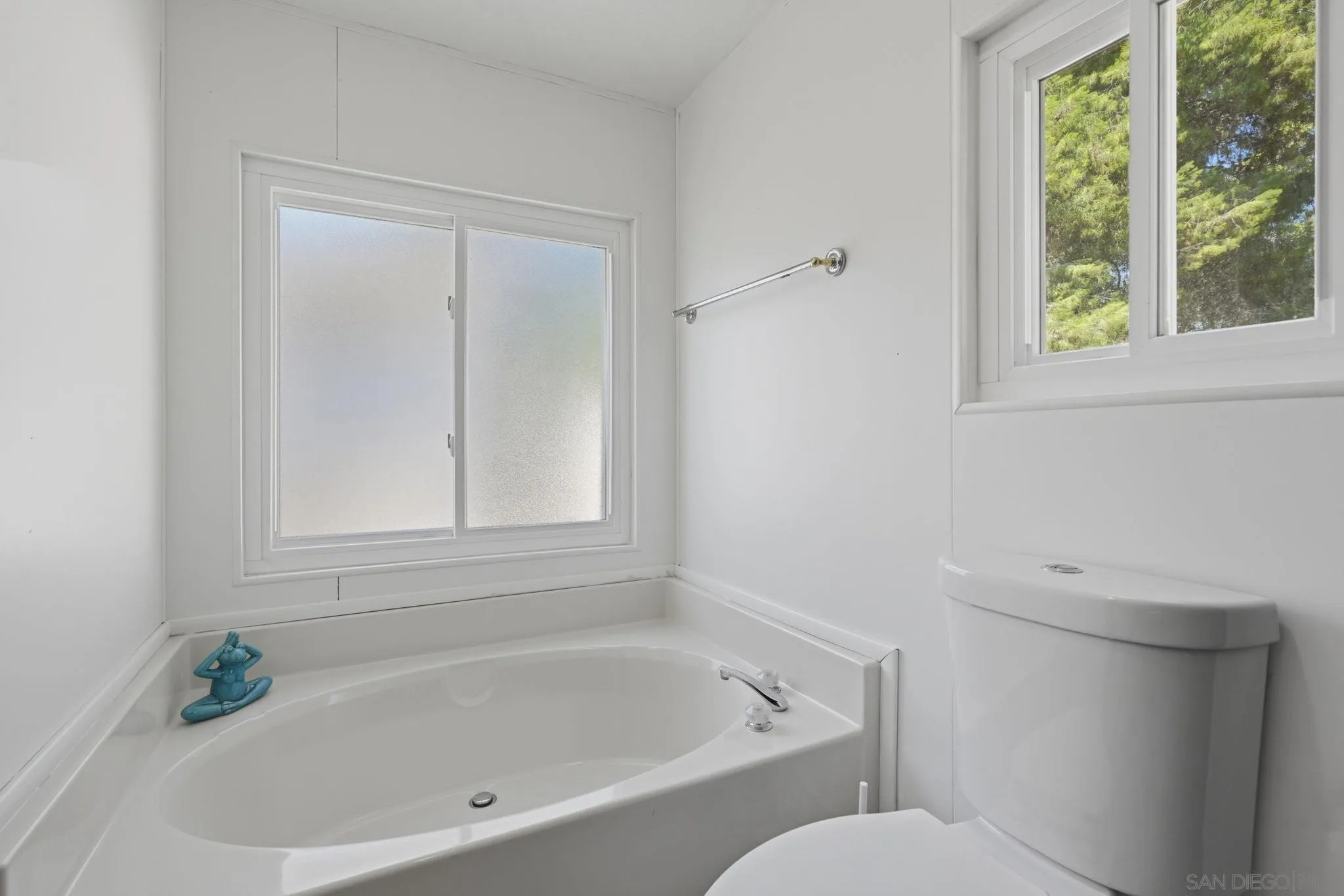 https://cdn.realtyfeed.com/cdn/127/260015372/8d2057784149de7f37a4d9e2d092abbf.webp
