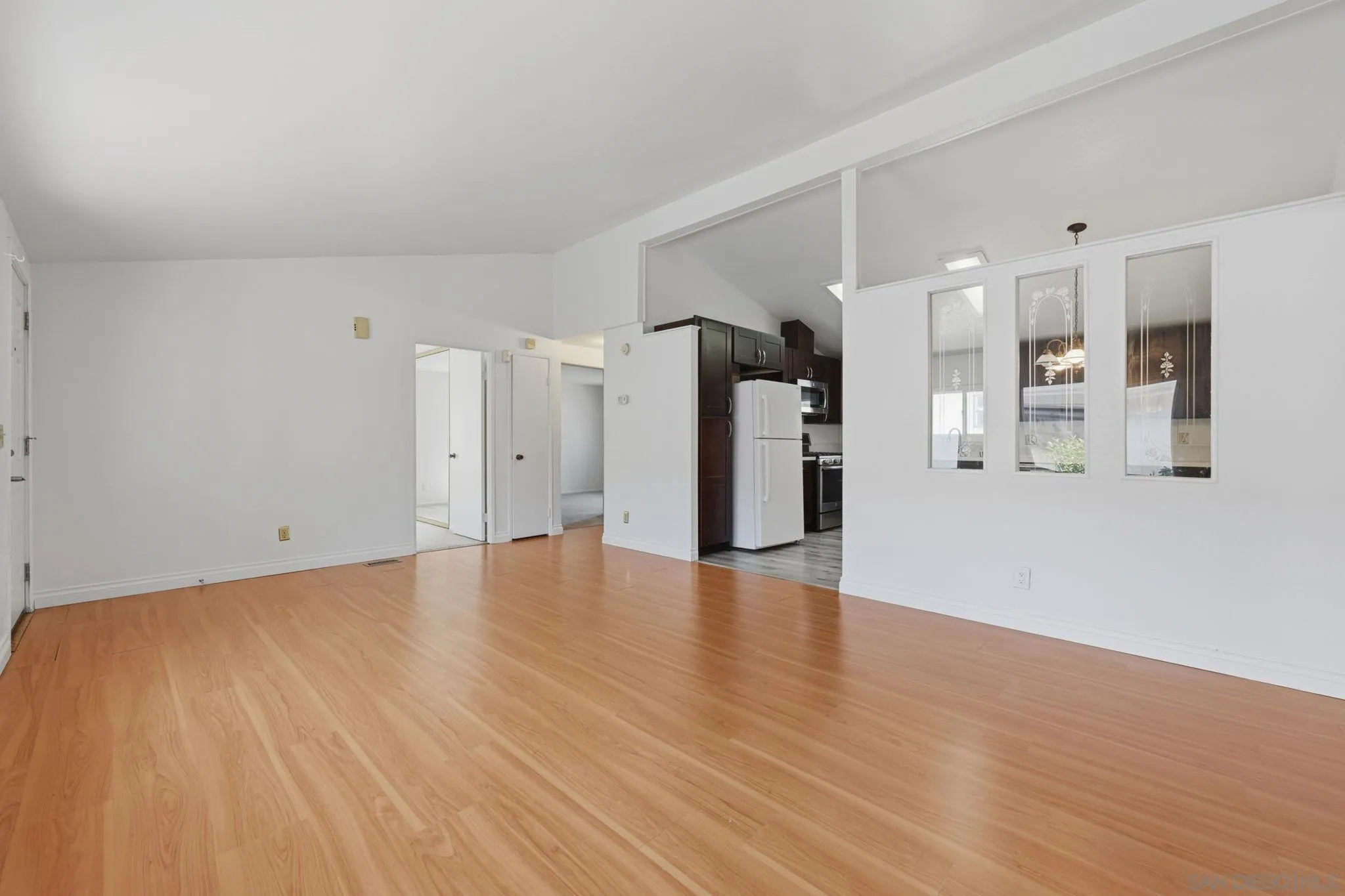 https://cdn.realtyfeed.com/cdn/127/260015372/9132a7195bfafe873ed77e72d98afb72.webp
