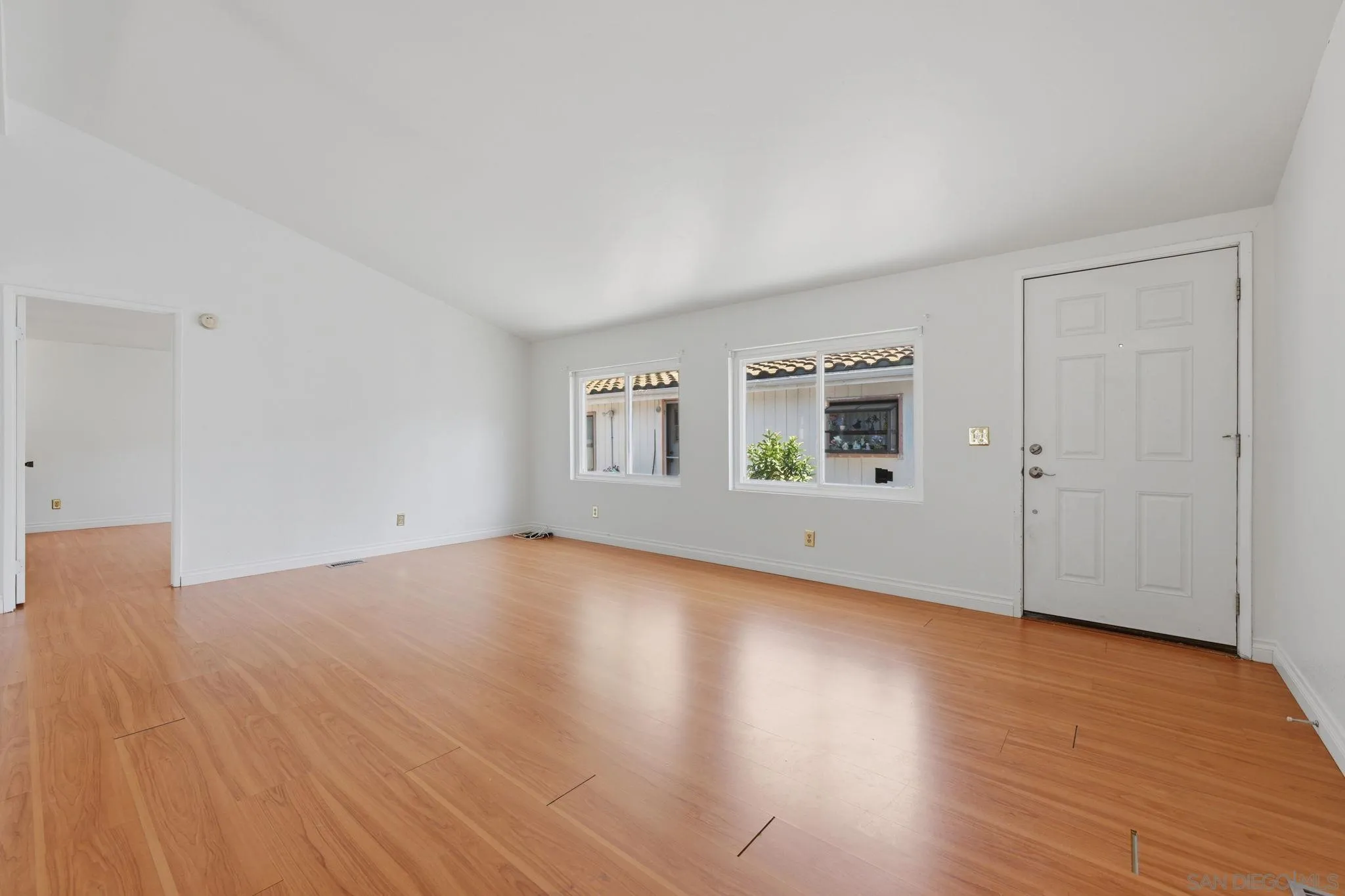 https://cdn.realtyfeed.com/cdn/127/260015372/b0b7ceebb0d994e34876272dd911d265.webp