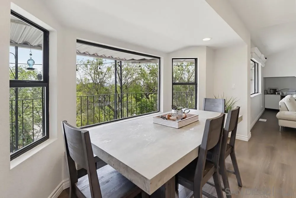 https://cdn.realtyfeed.com/cdn/127/260015377/281f4ca81b7564eba6076e4868b8e051.webp
