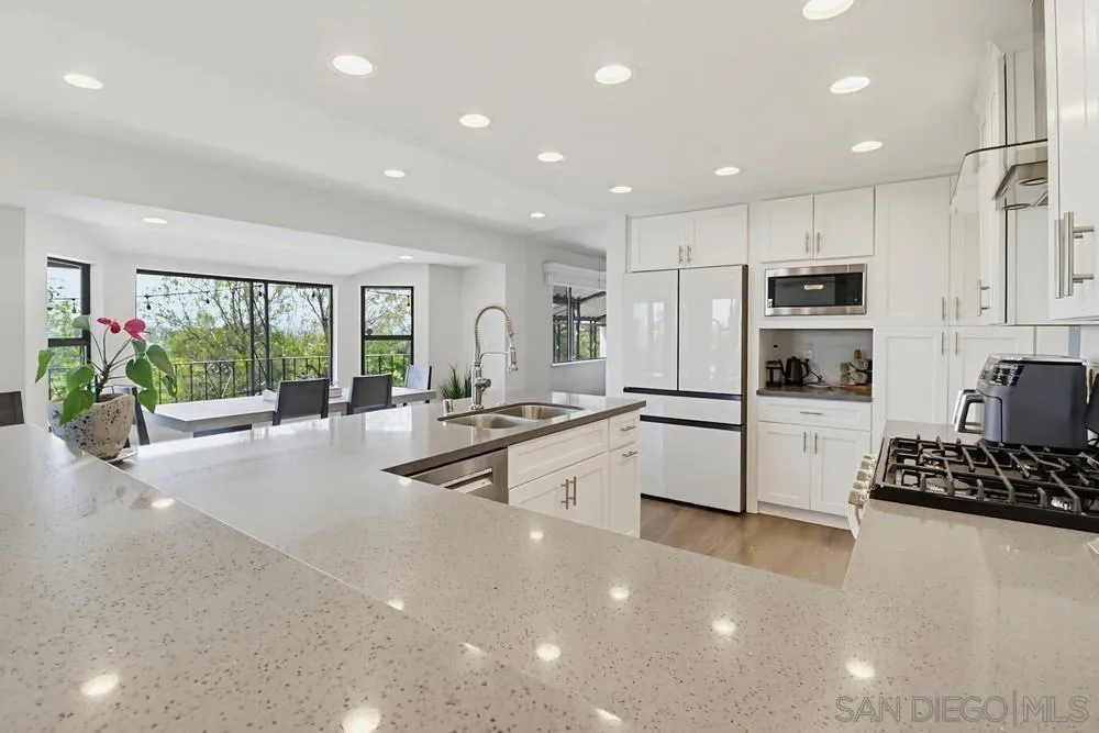 https://cdn.realtyfeed.com/cdn/127/260015377/7ae3d96104d844440c0506b471ffd544.webp