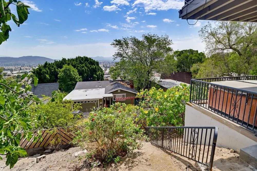 https://cdn.realtyfeed.com/cdn/127/260015377/91cbba0f5c842b654c60d46a5459aee4.webp
