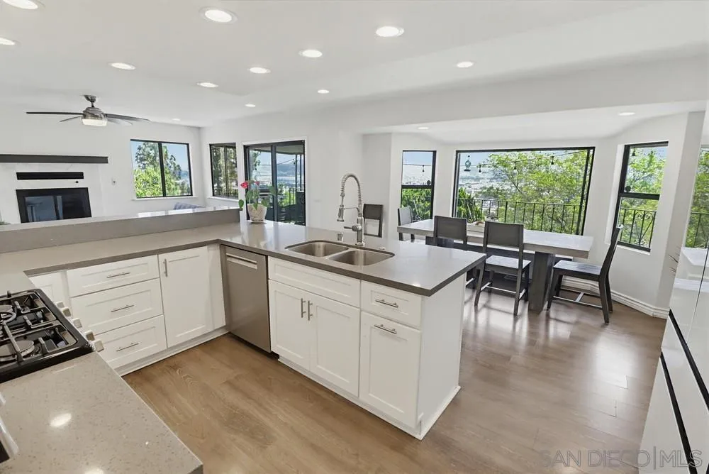 https://cdn.realtyfeed.com/cdn/127/260015377/97985d36cea327a4cbeb48ffcd084d87.webp