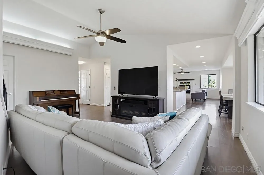 https://cdn.realtyfeed.com/cdn/127/260015377/a50bd10978461cbebf1645ef9086f01a.webp