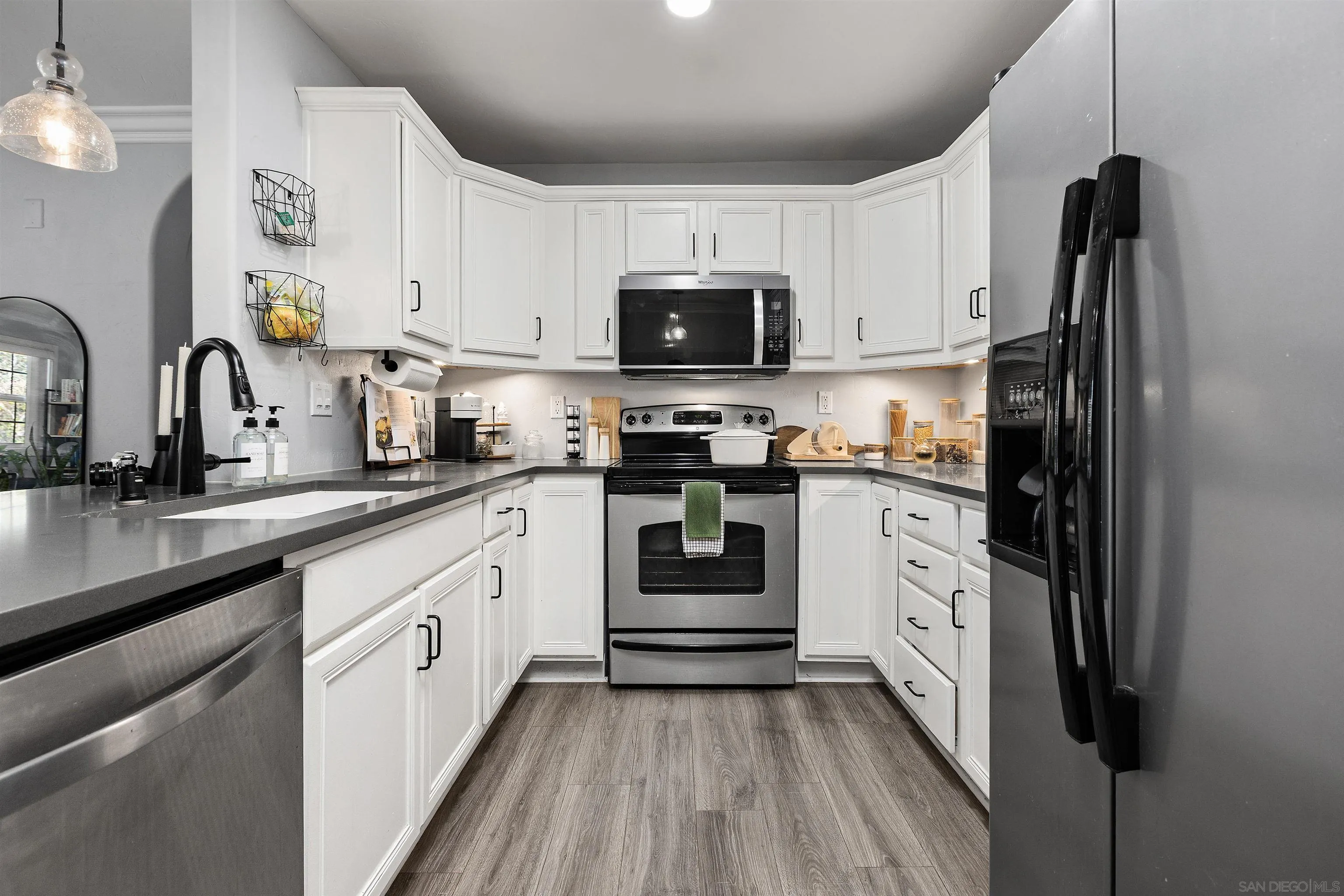 https://cdn.realtyfeed.com/cdn/127/260015382/1690fbf13f8c585c1613cf4dfcb01b97.webp