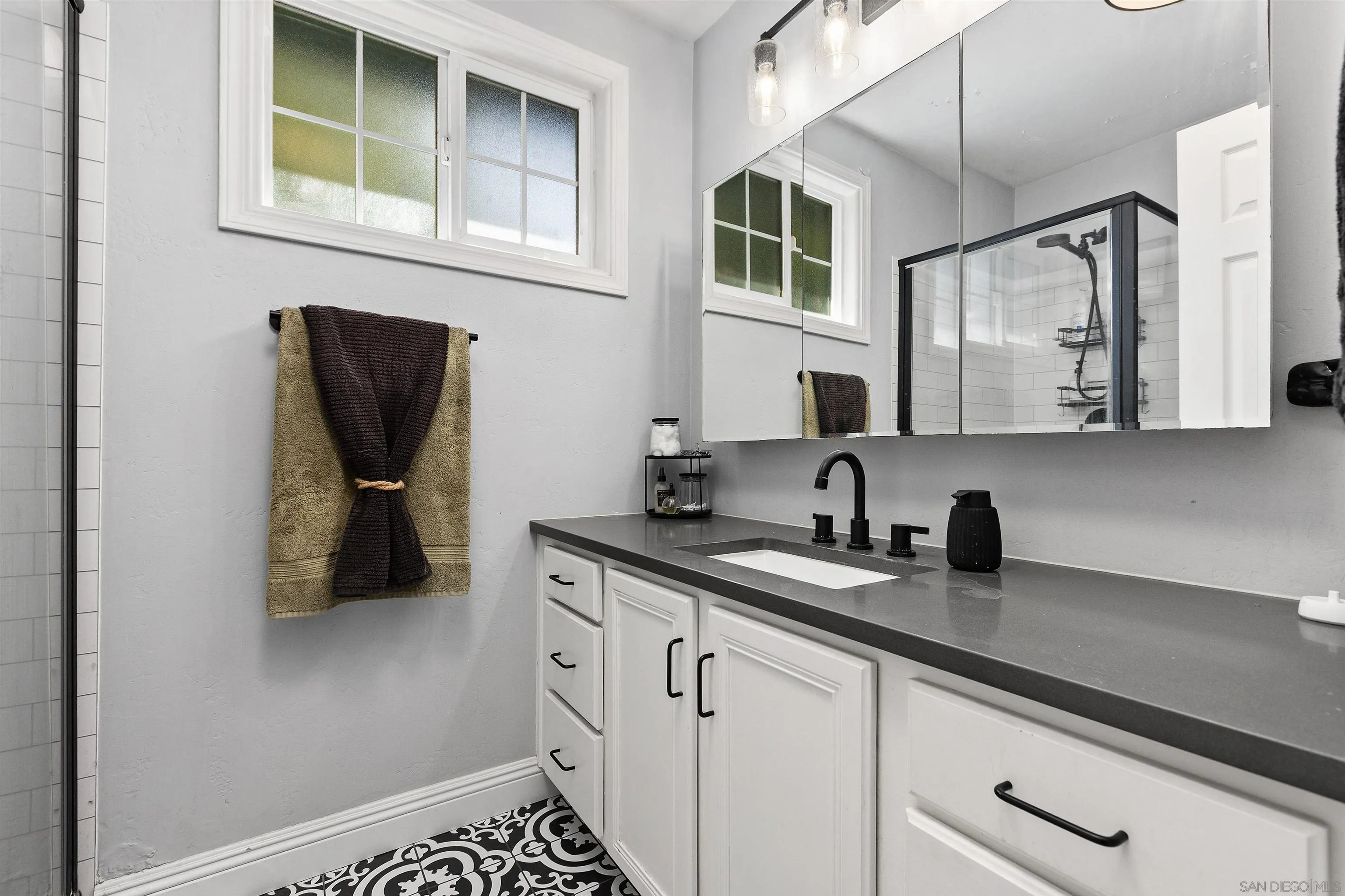 https://cdn.realtyfeed.com/cdn/127/260015382/2da2e793c3d3a85666669ff6ffeb7a52.webp