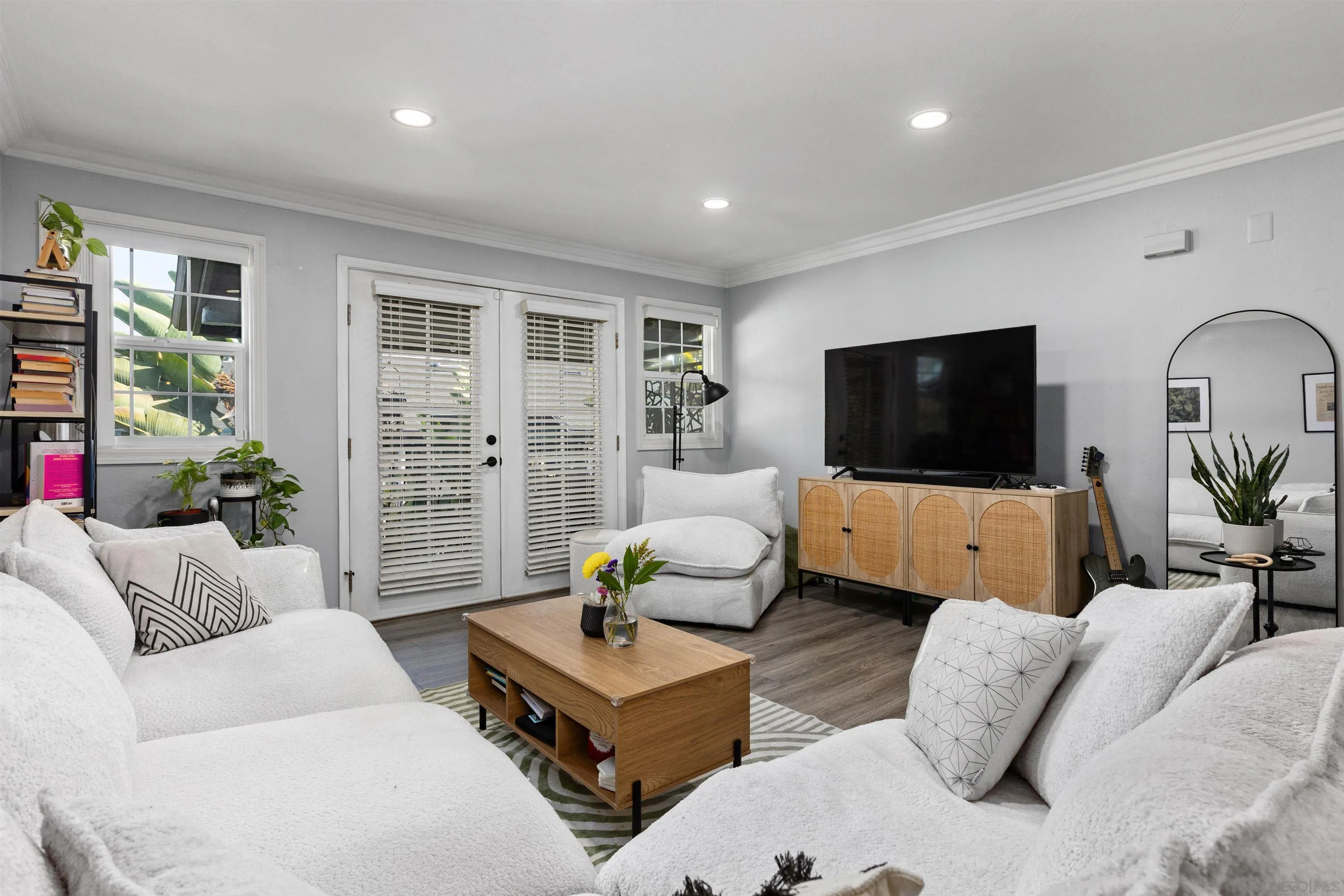 https://cdn.realtyfeed.com/cdn/127/260015382/5bd99ca7b7c9c1c4a50fc0a3840dd587.webp