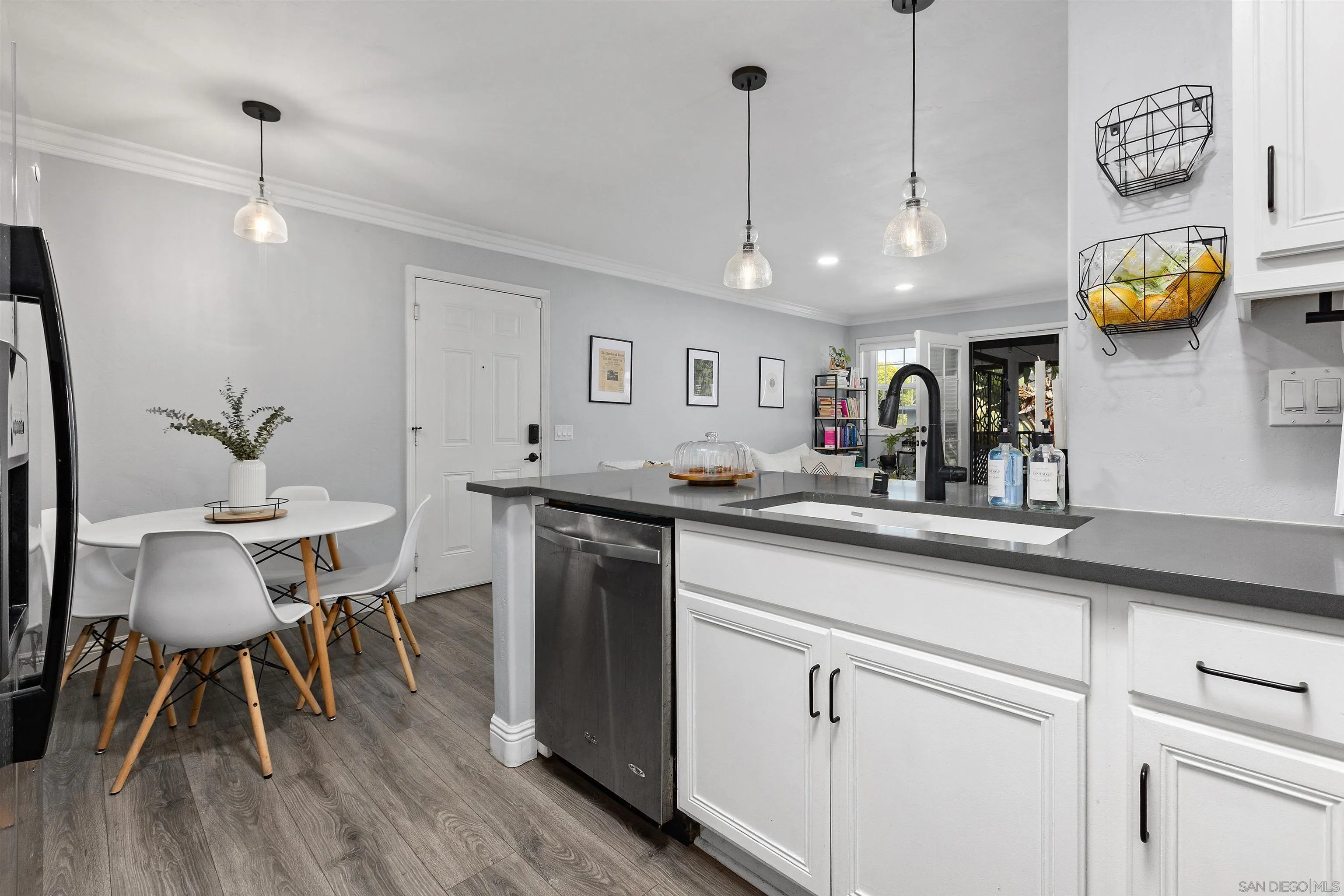 https://cdn.realtyfeed.com/cdn/127/260015382/927be591e0ae68f681a27577f6eabd23.webp