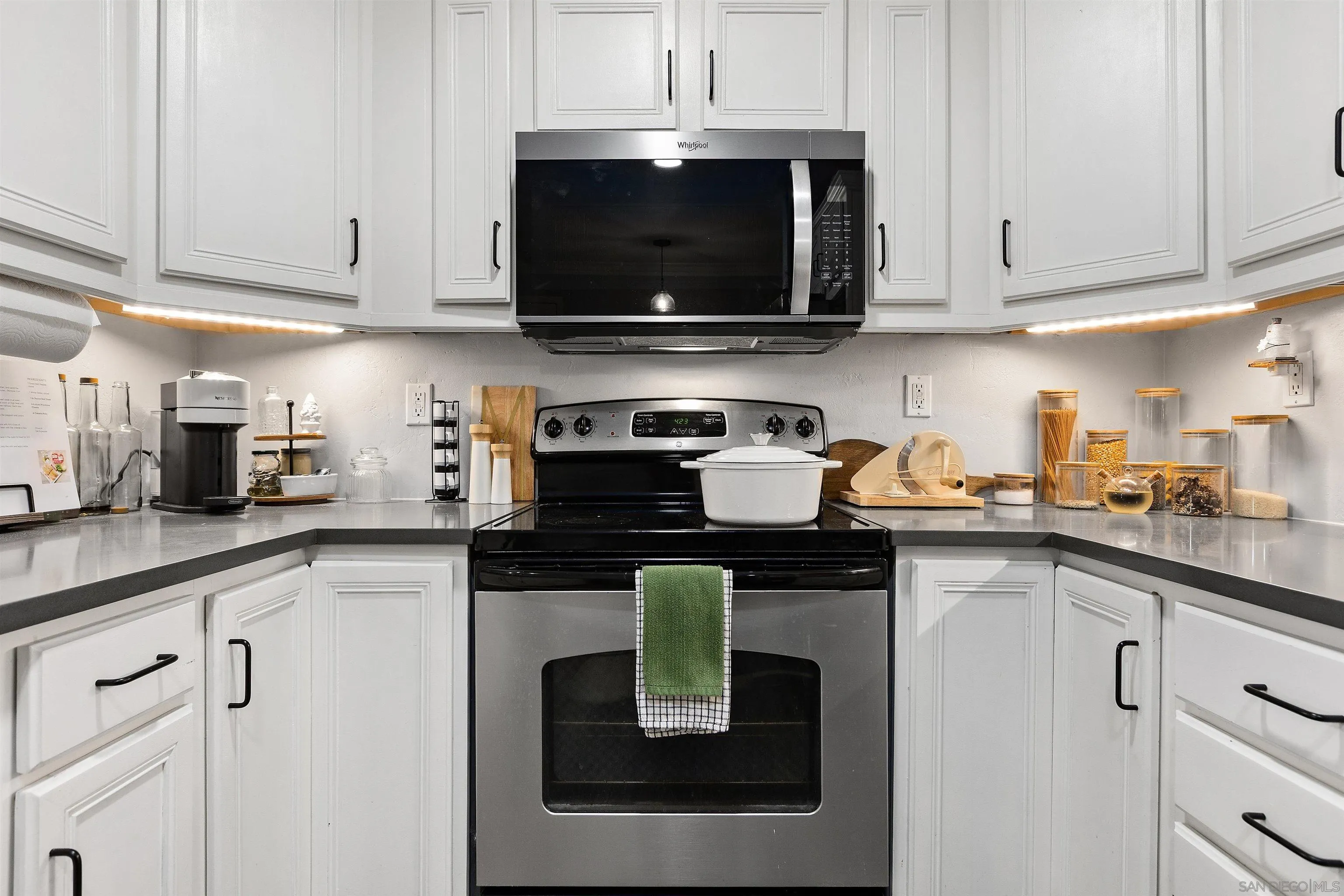 https://cdn.realtyfeed.com/cdn/127/260015382/ce8978354377cb54ec1c0102a027ea10.webp