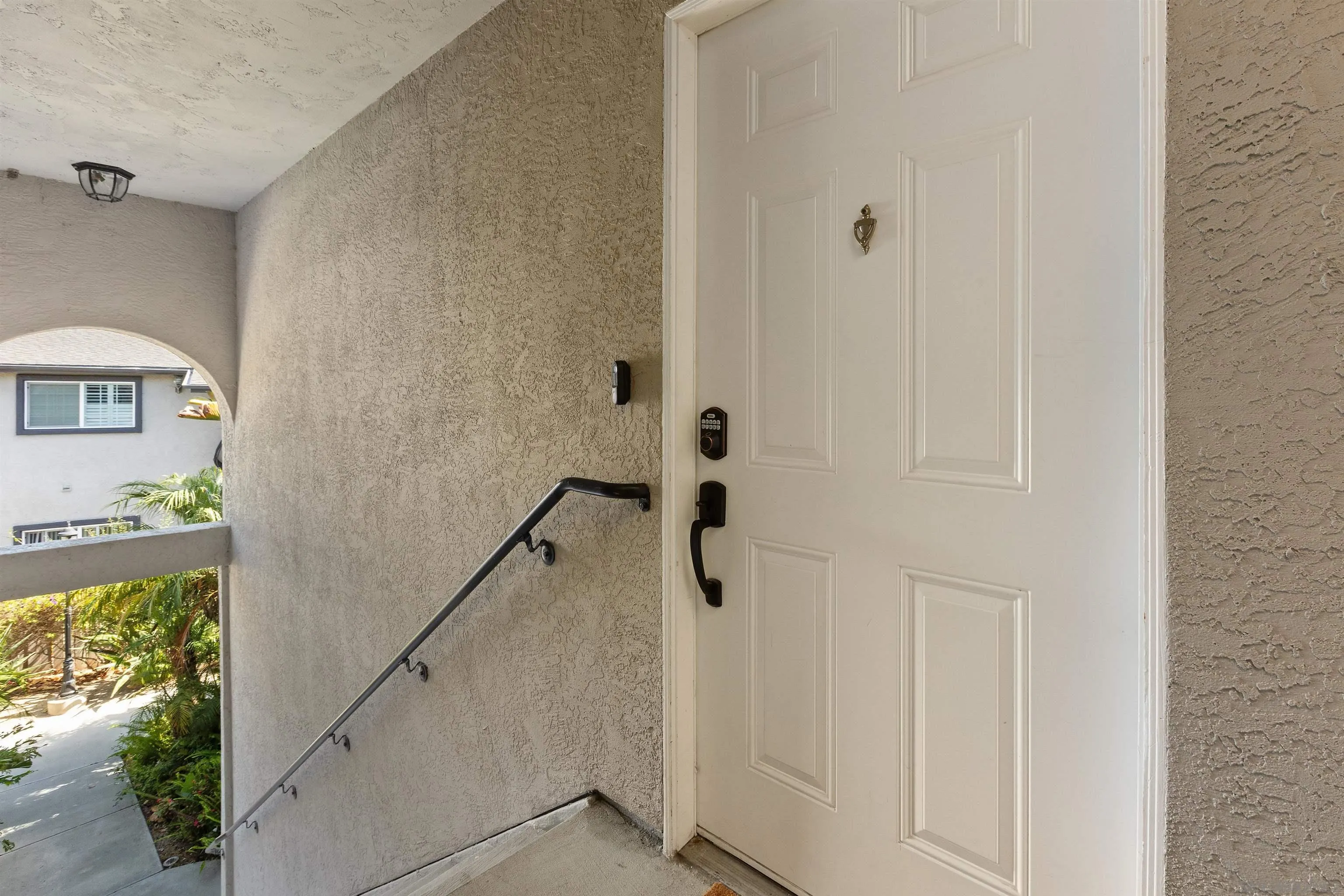 https://cdn.realtyfeed.com/cdn/127/260015382/e2296c81dafa5c4714587e02161f2e94.webp