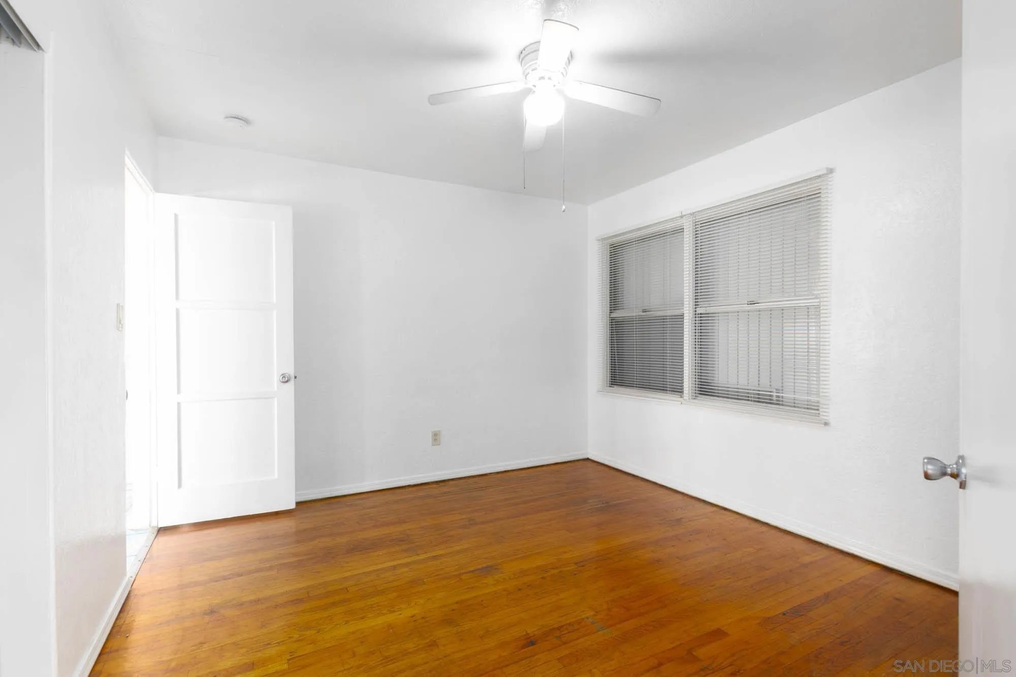 https://cdn.realtyfeed.com/cdn/127/260015384/1aa92a3356cf2ce3cebc3d792718ec09.webp