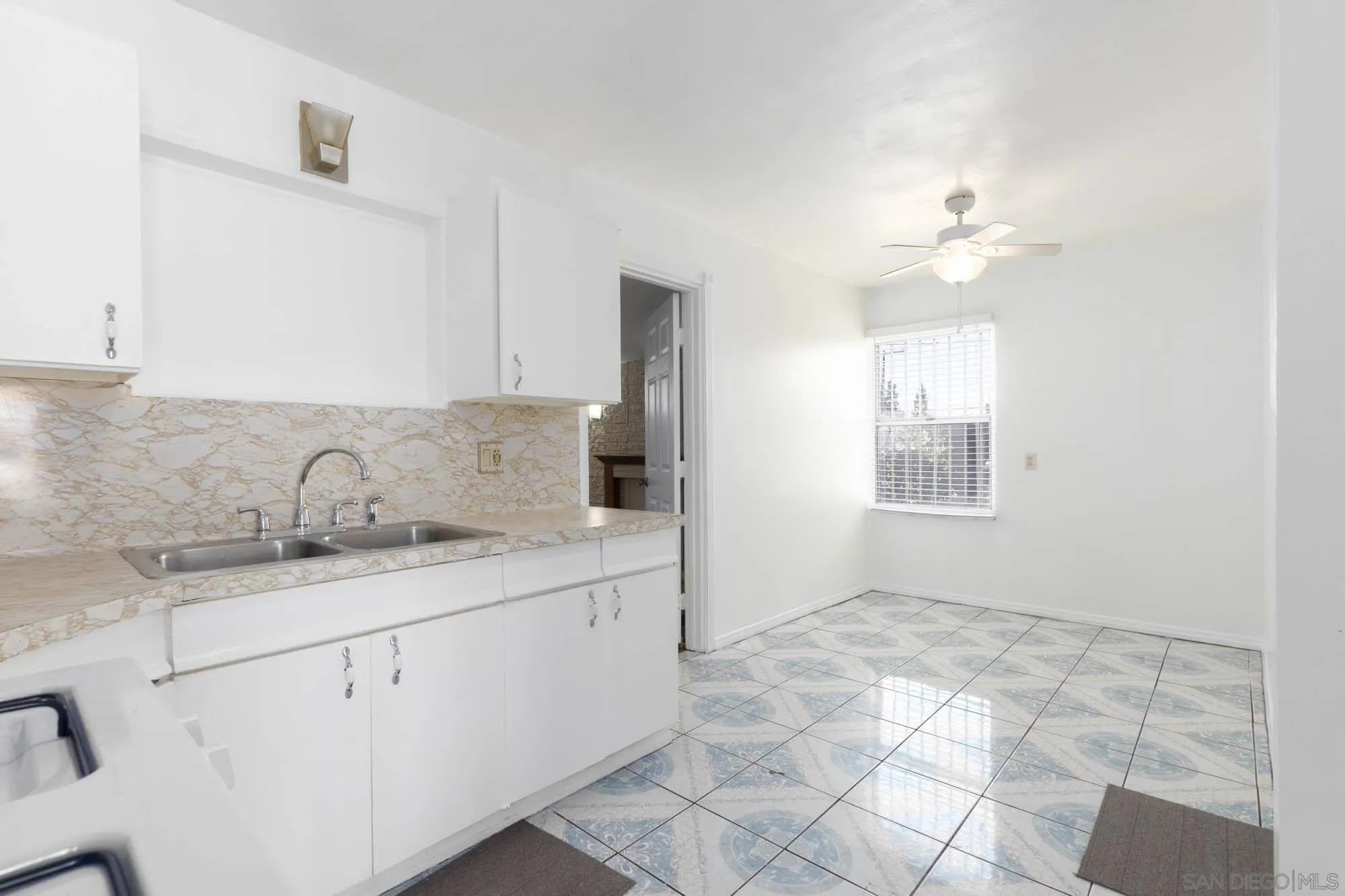 https://cdn.realtyfeed.com/cdn/127/260015384/27700b2c04a35d92ae15437f14845644.webp