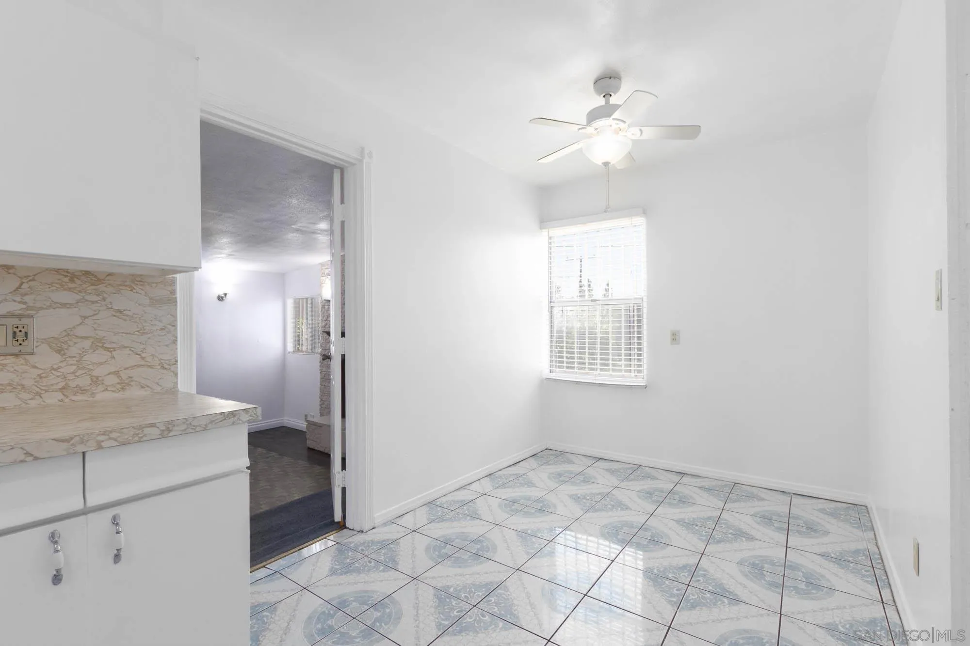 https://cdn.realtyfeed.com/cdn/127/260015384/3639d7cff5b35b8a7df677c243ca2685.webp