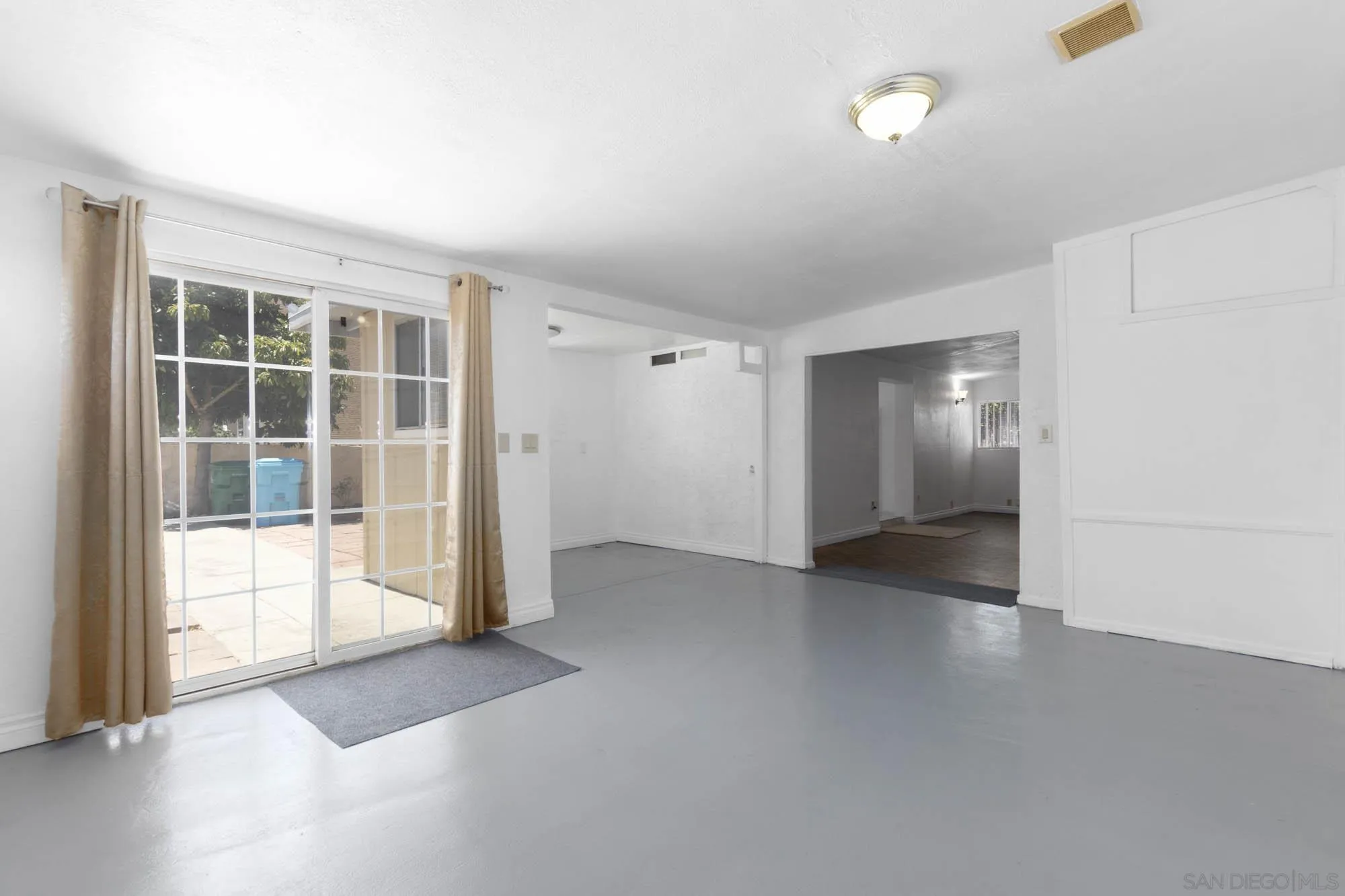 https://cdn.realtyfeed.com/cdn/127/260015384/91fb58c1b0674869d89680580d96be02.webp