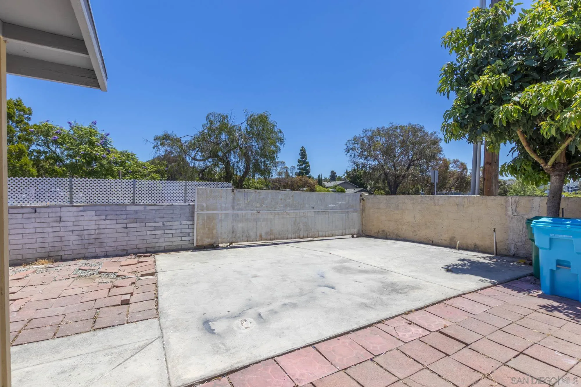 https://cdn.realtyfeed.com/cdn/127/260015384/974970370c77545305c4a95ff3e299f6.webp