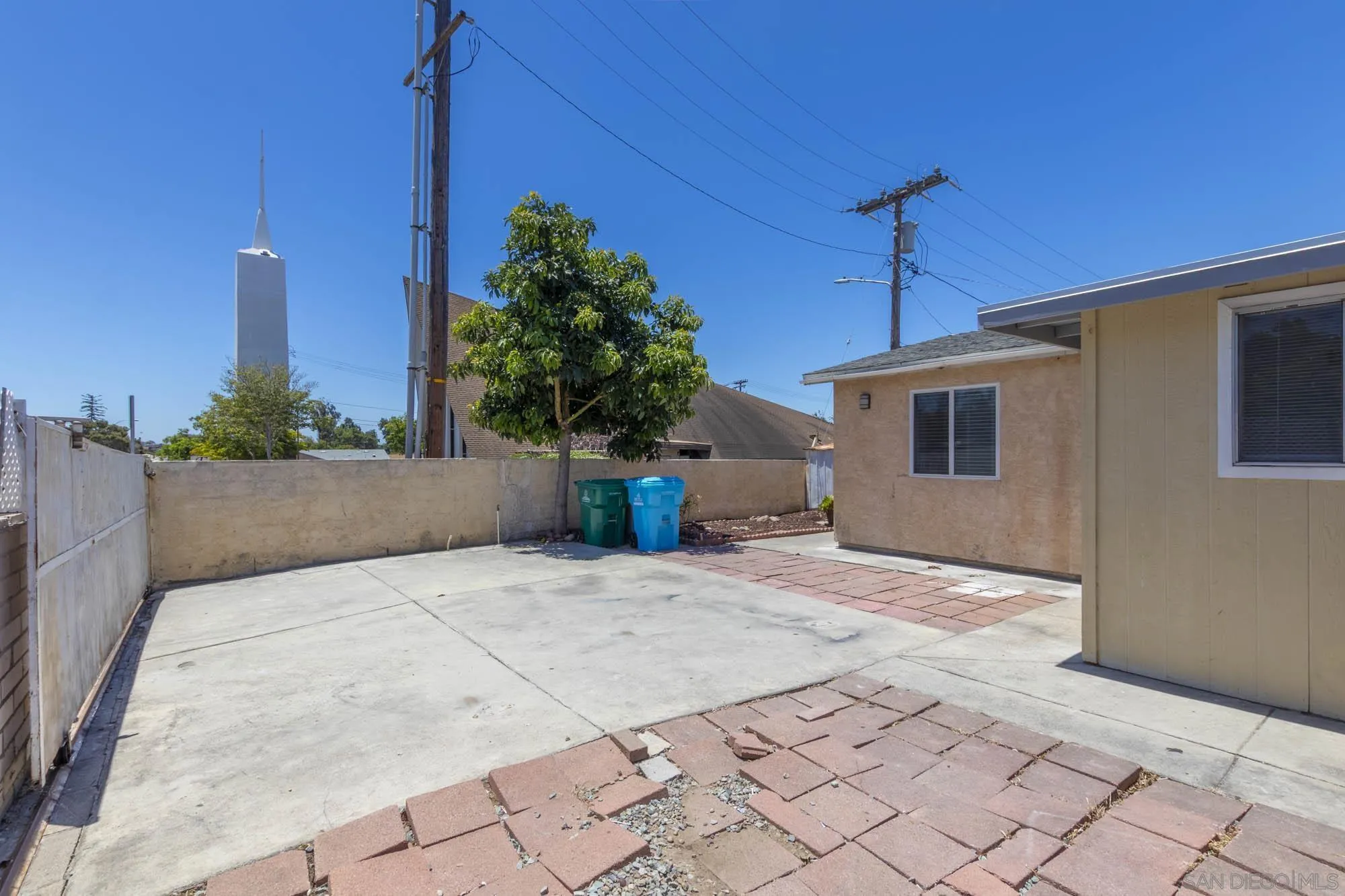 https://cdn.realtyfeed.com/cdn/127/260015384/ade1babbc2c9c70aa9f223d756333cae.webp