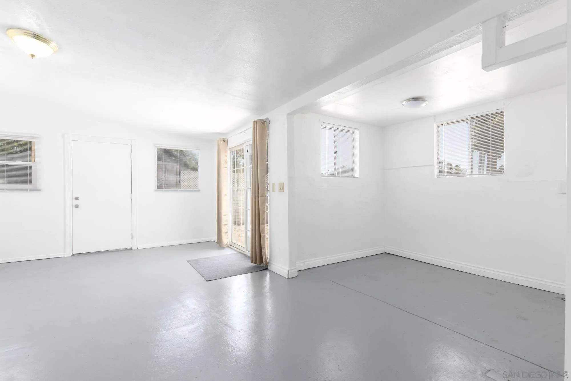 https://cdn.realtyfeed.com/cdn/127/260015384/b2c7cb91dea1a24966300ae08727c963.webp
