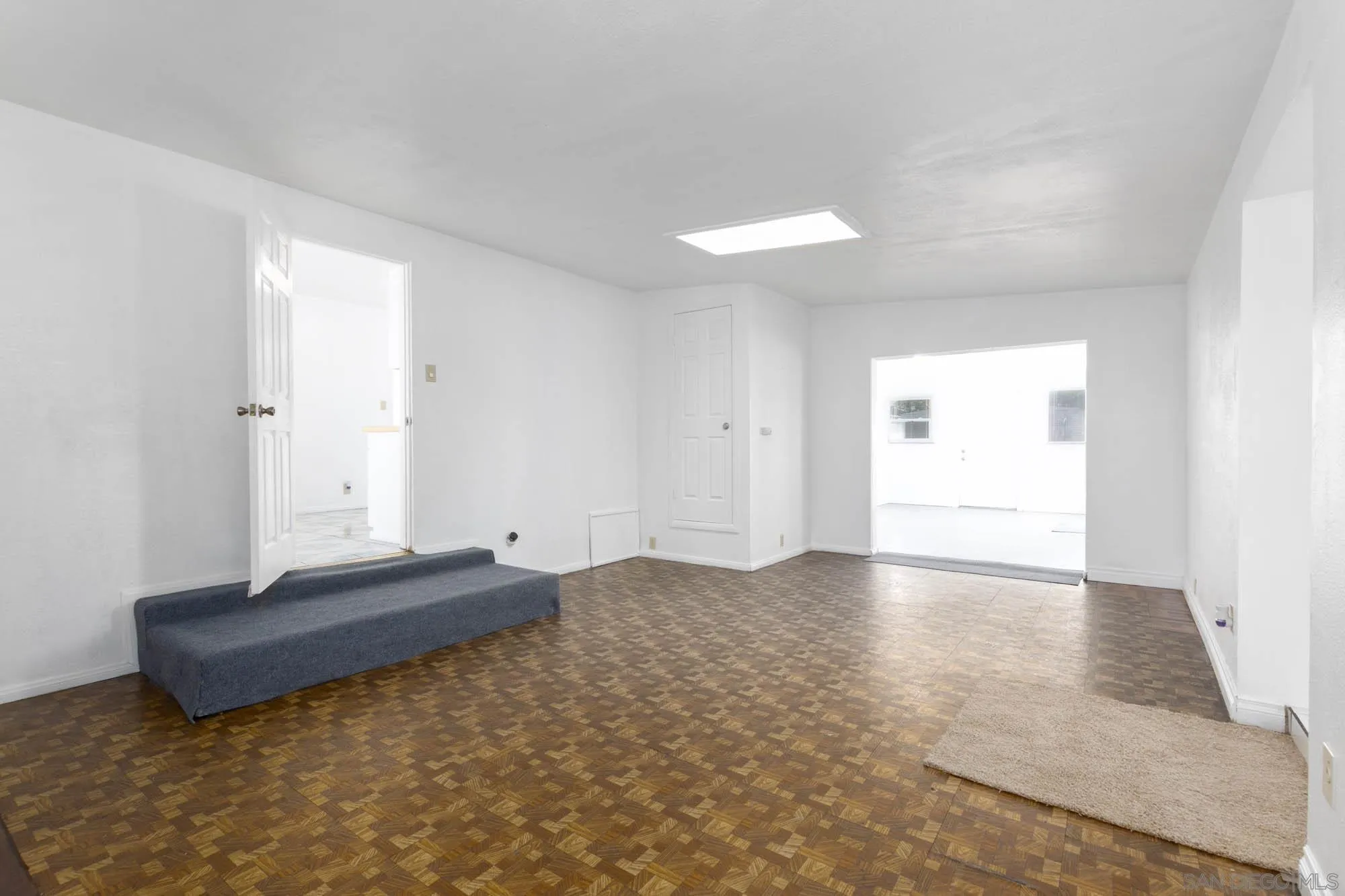 https://cdn.realtyfeed.com/cdn/127/260015384/ca52aabae94e02bb46e82aeedd91373c.webp