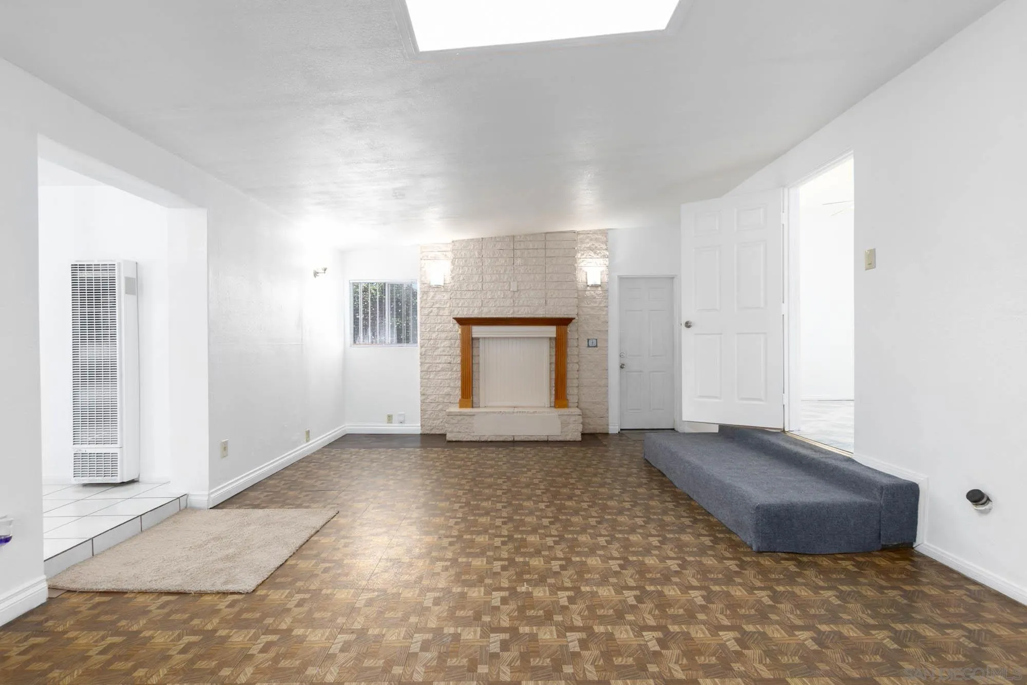 https://cdn.realtyfeed.com/cdn/127/260015384/cba1a33bf4333a16414a754bb60497aa.webp