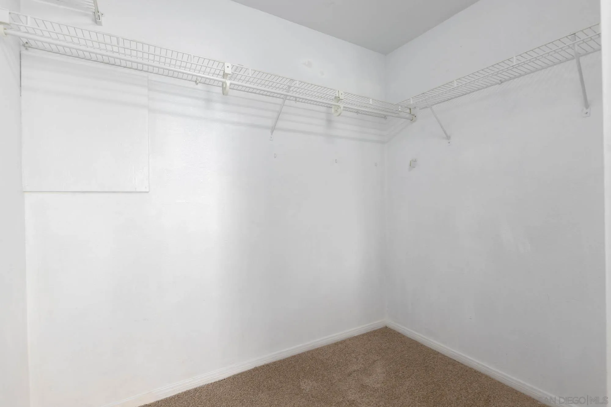 https://cdn.realtyfeed.com/cdn/127/260015384/d5ca8fff05961578d8a3853450ad1ccb.webp